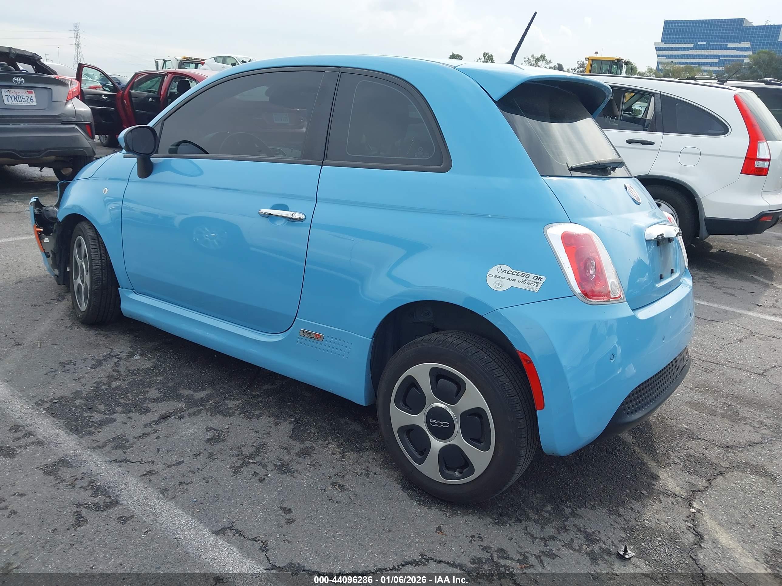 FIAT 500E image 3