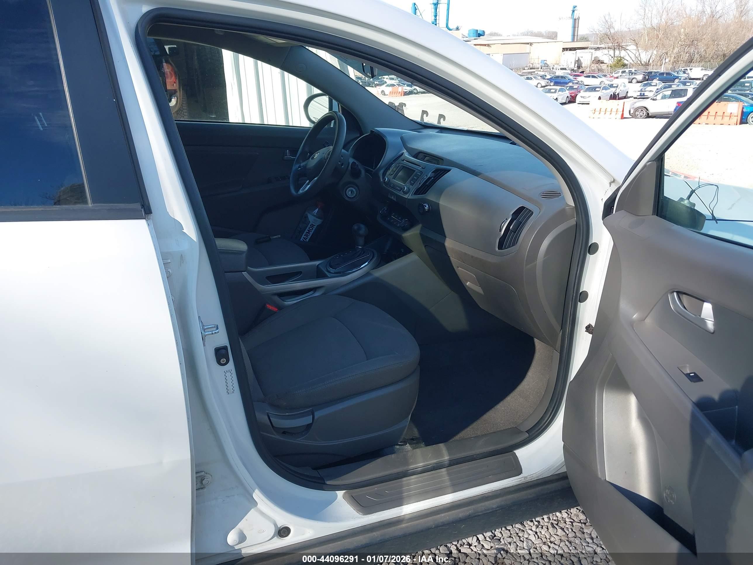 KIA SPORTAGE image 5