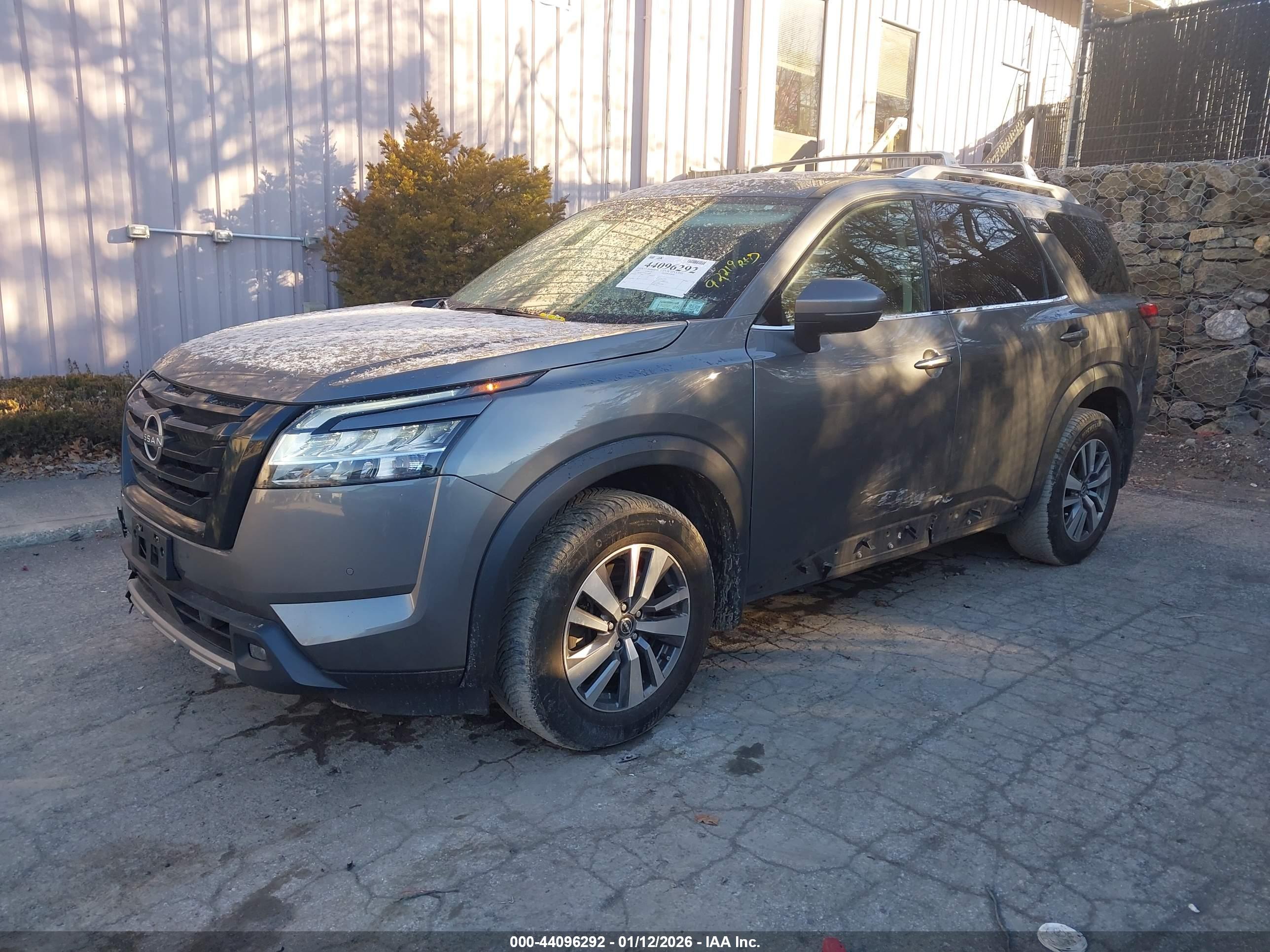 NISSAN PATHFINDER image 2