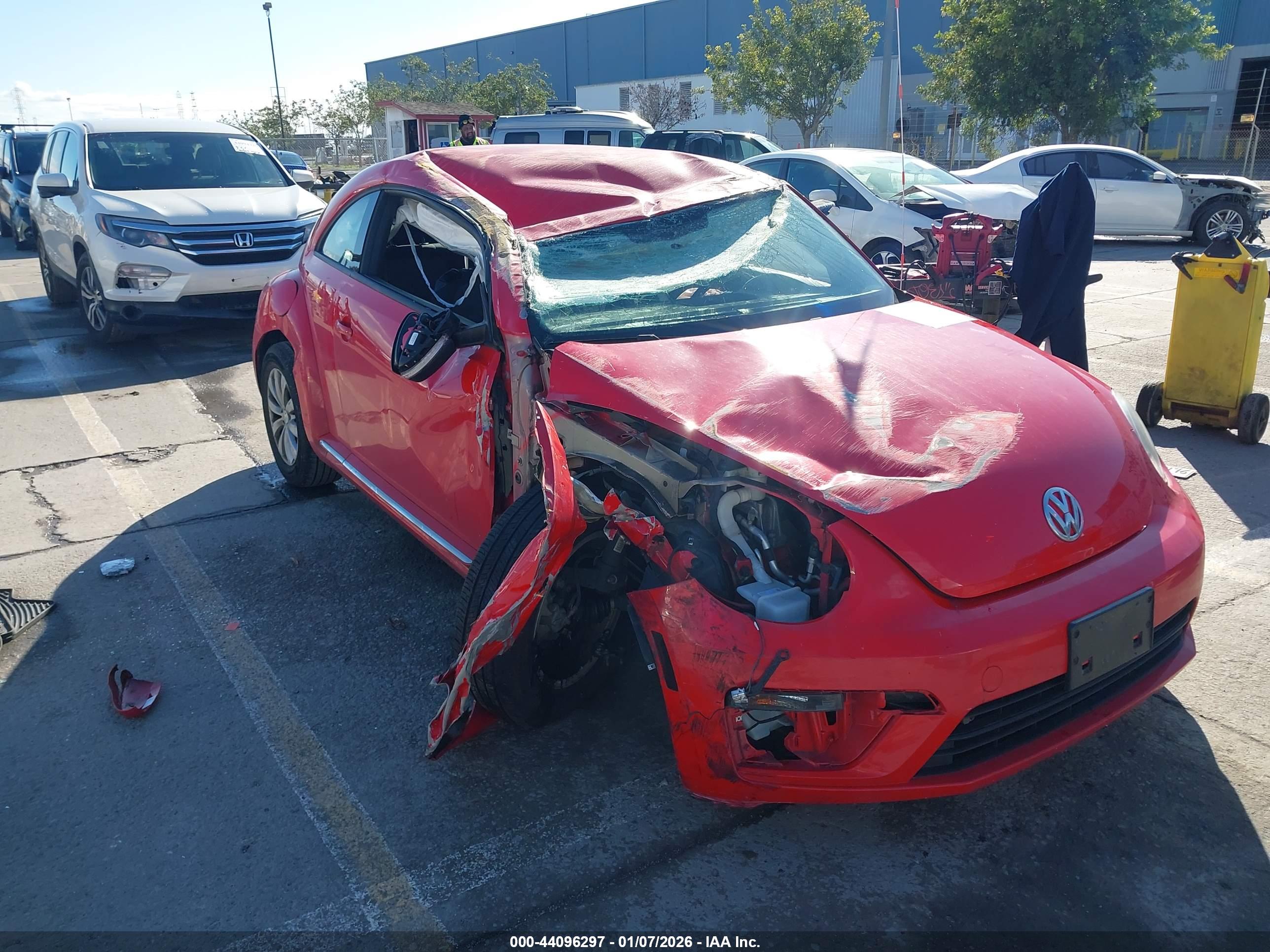 VOLKSWAGEN BEETLE image 6