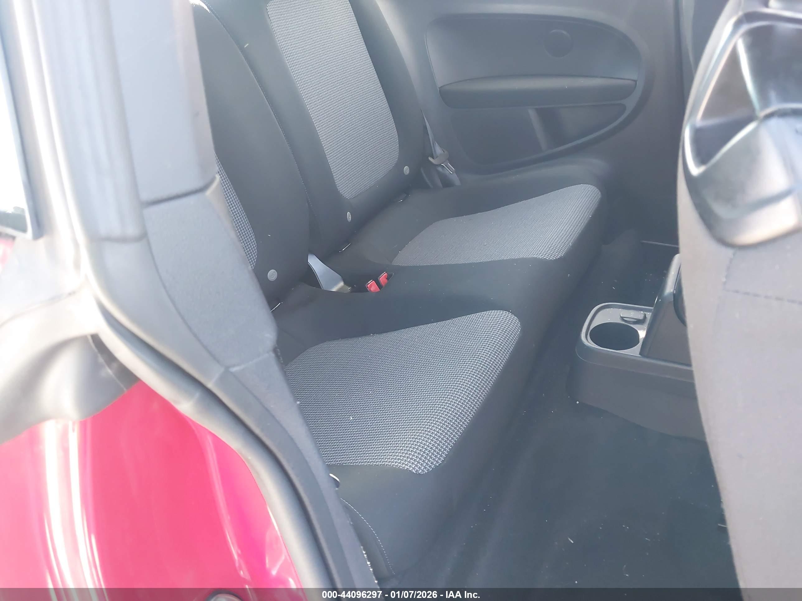 VOLKSWAGEN BEETLE image 8