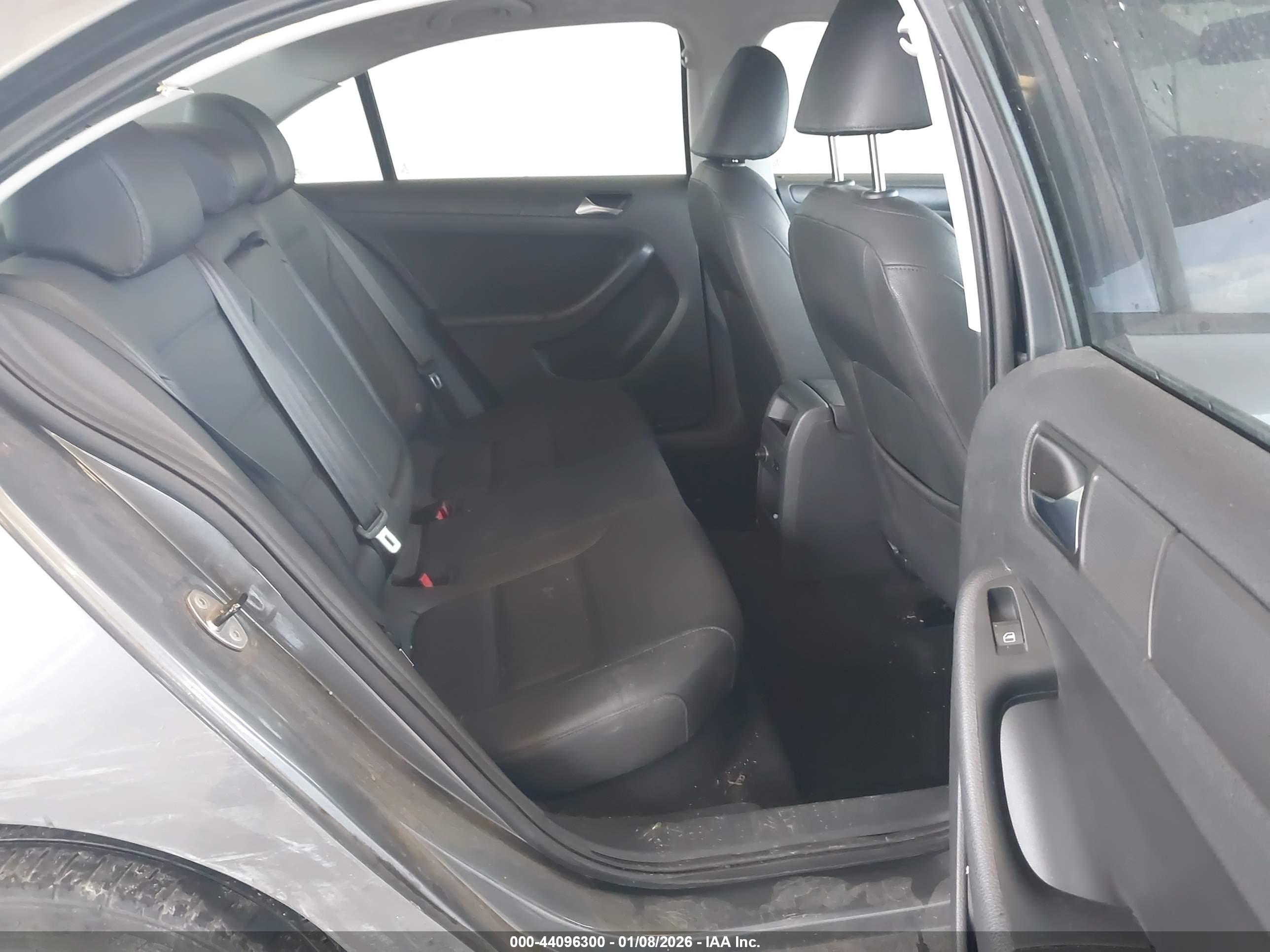 VOLKSWAGEN JETTA image 8