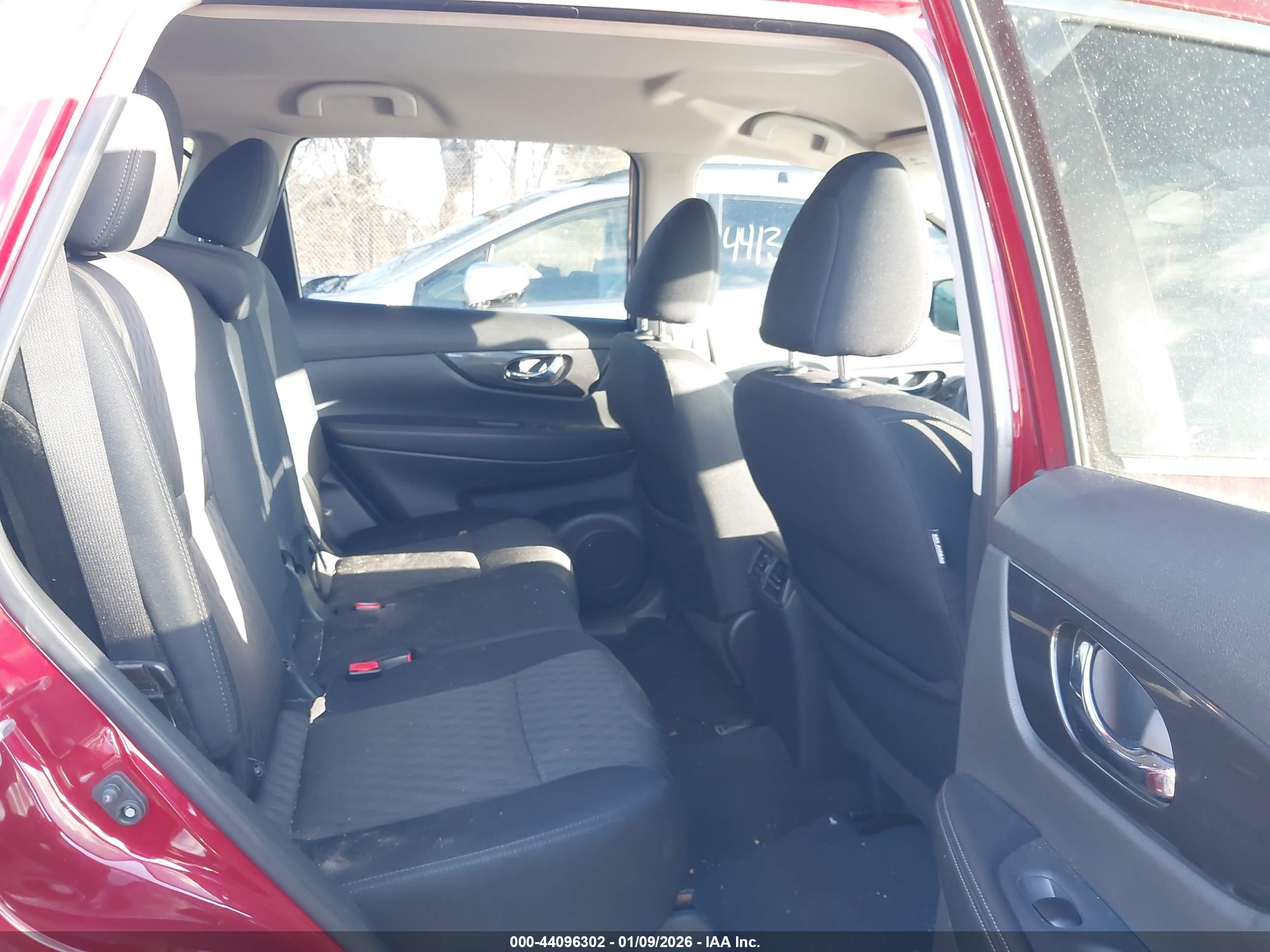 NISSAN ROGUE image 8