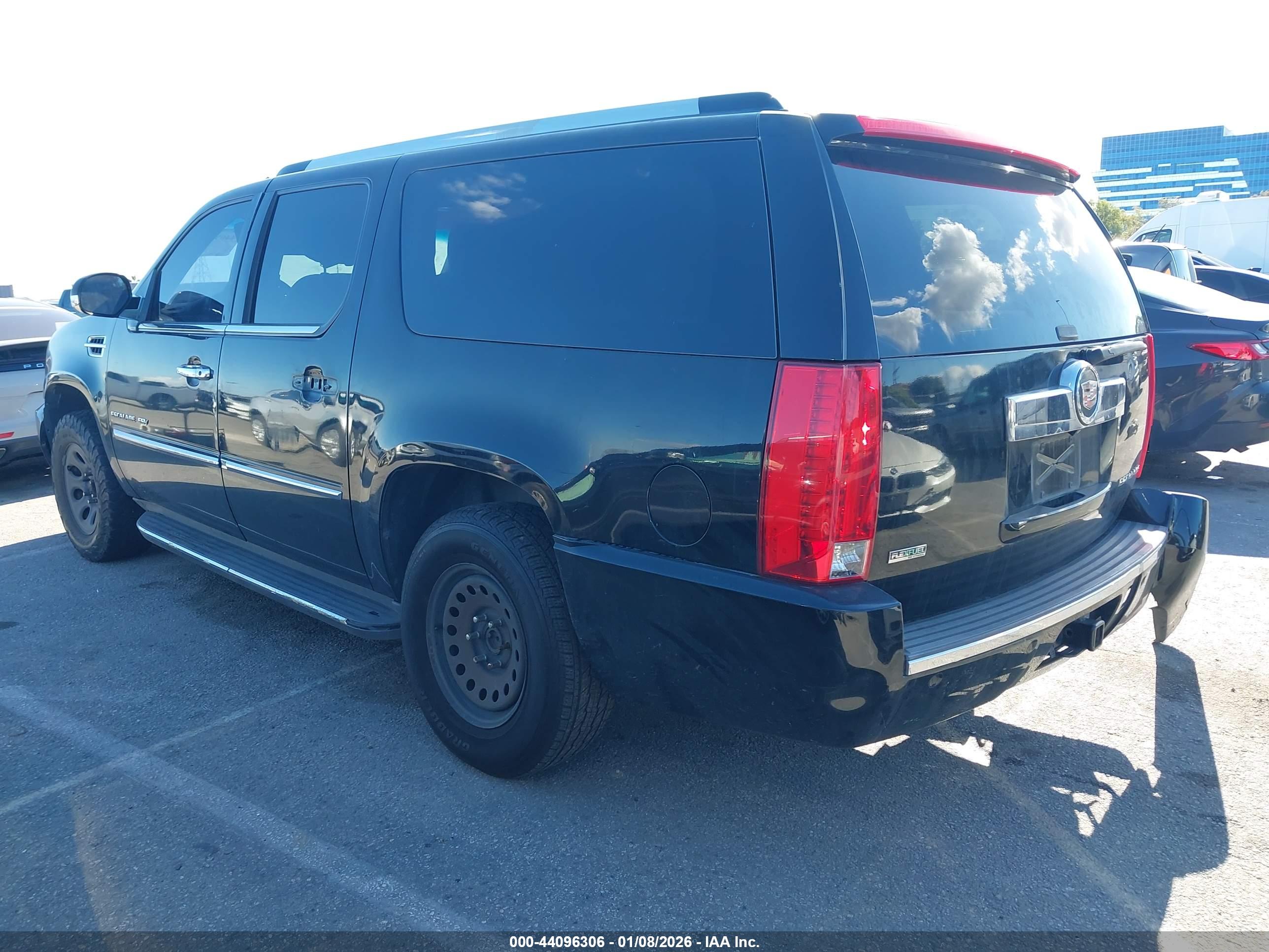 CADILLAC ESCALADE image 3