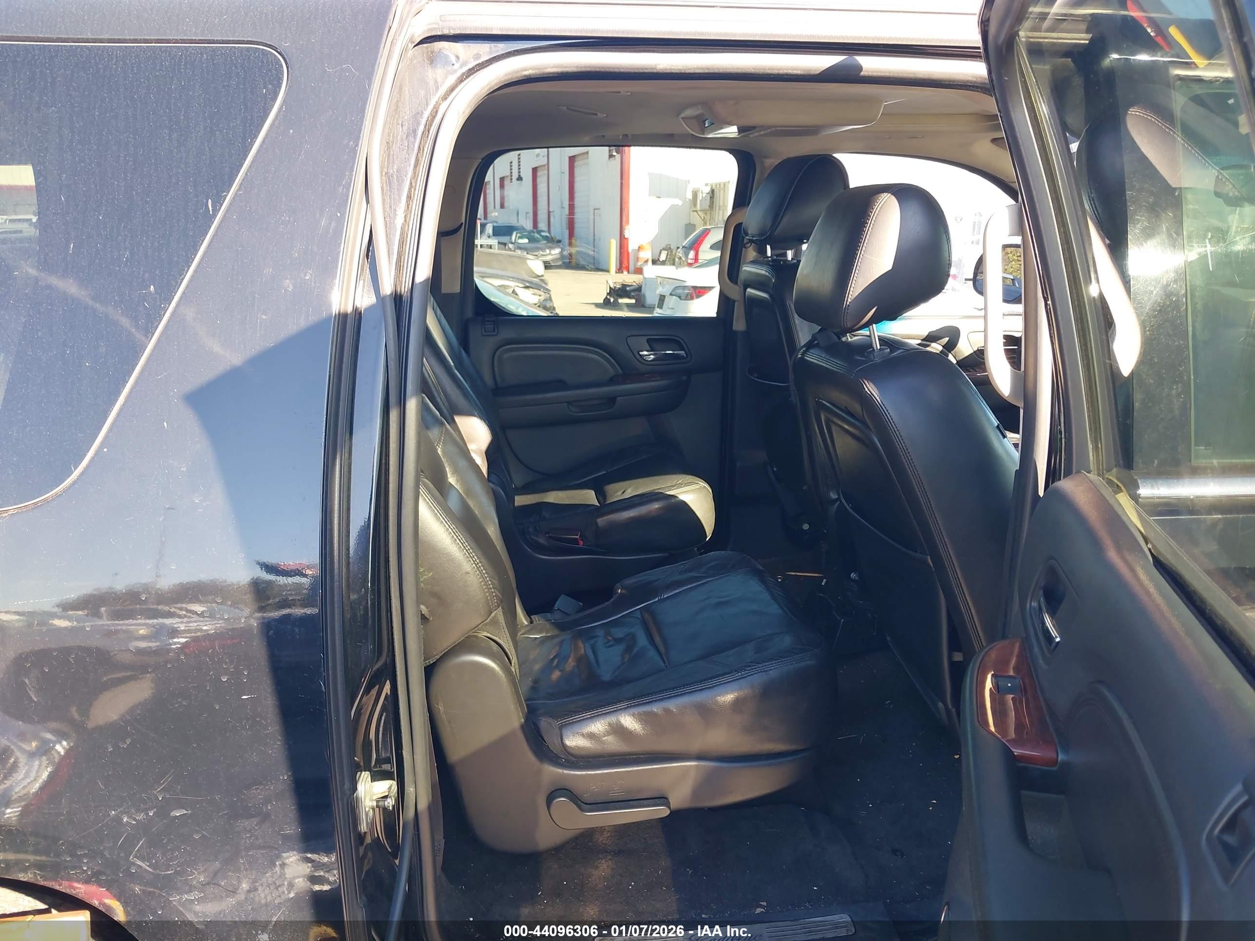 CADILLAC ESCALADE image 8