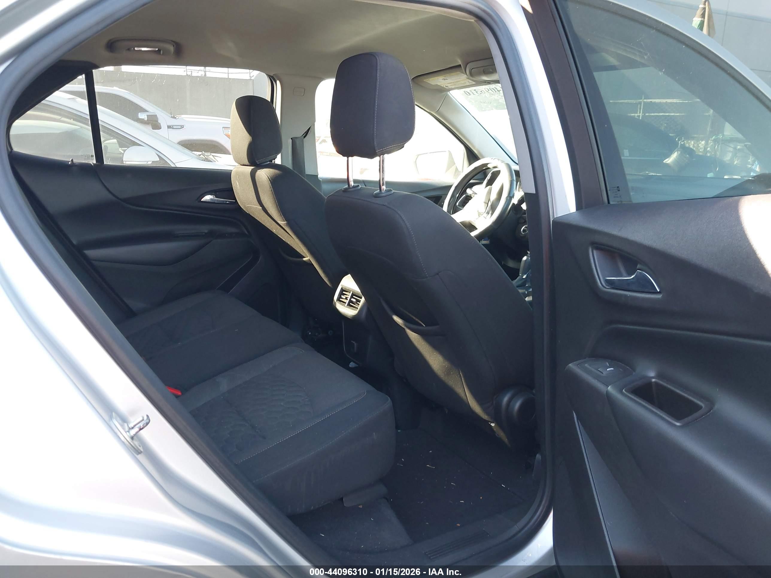 CHEVROLET EQUINOX image 8
