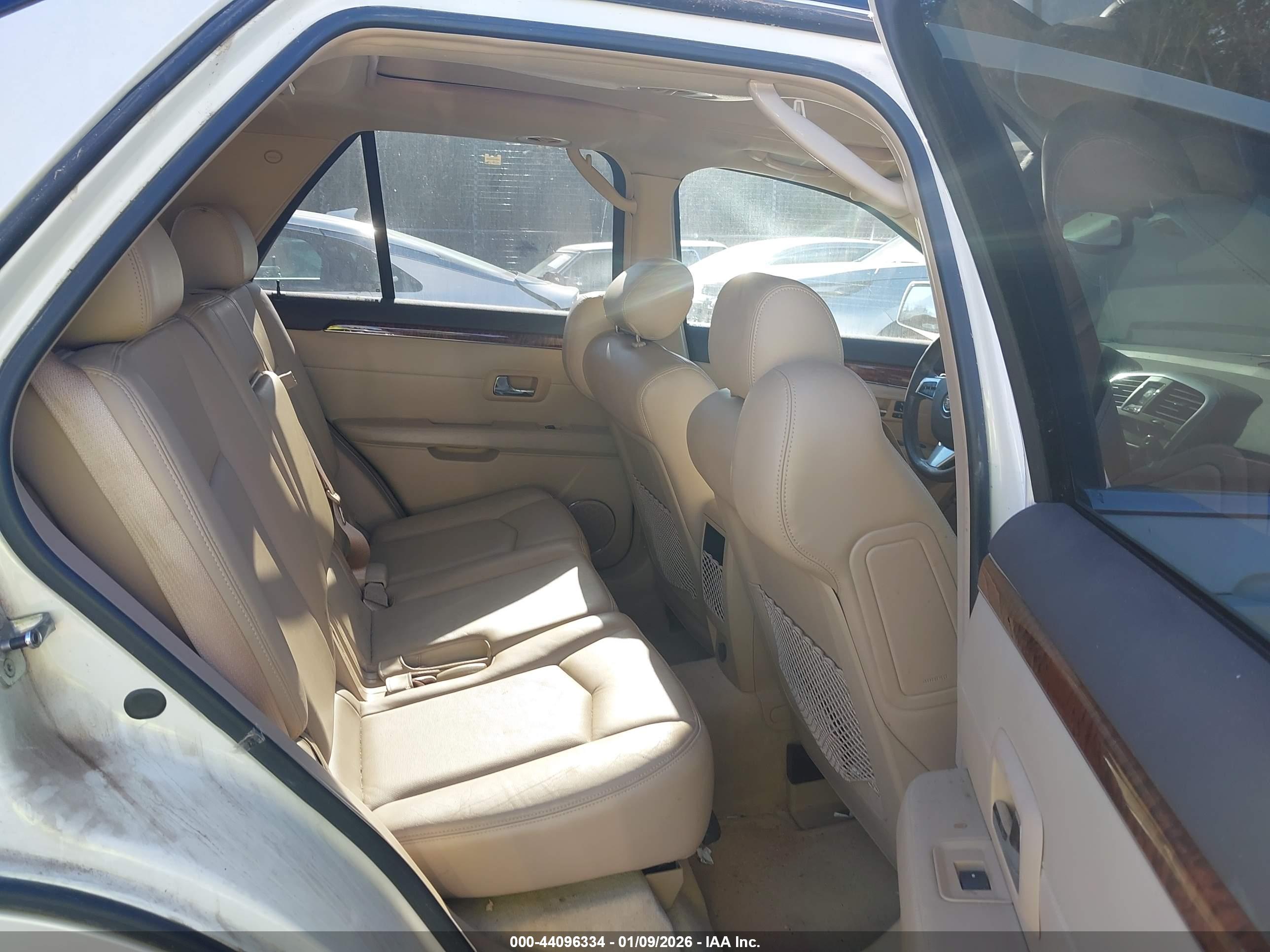 CADILLAC SRX image 8