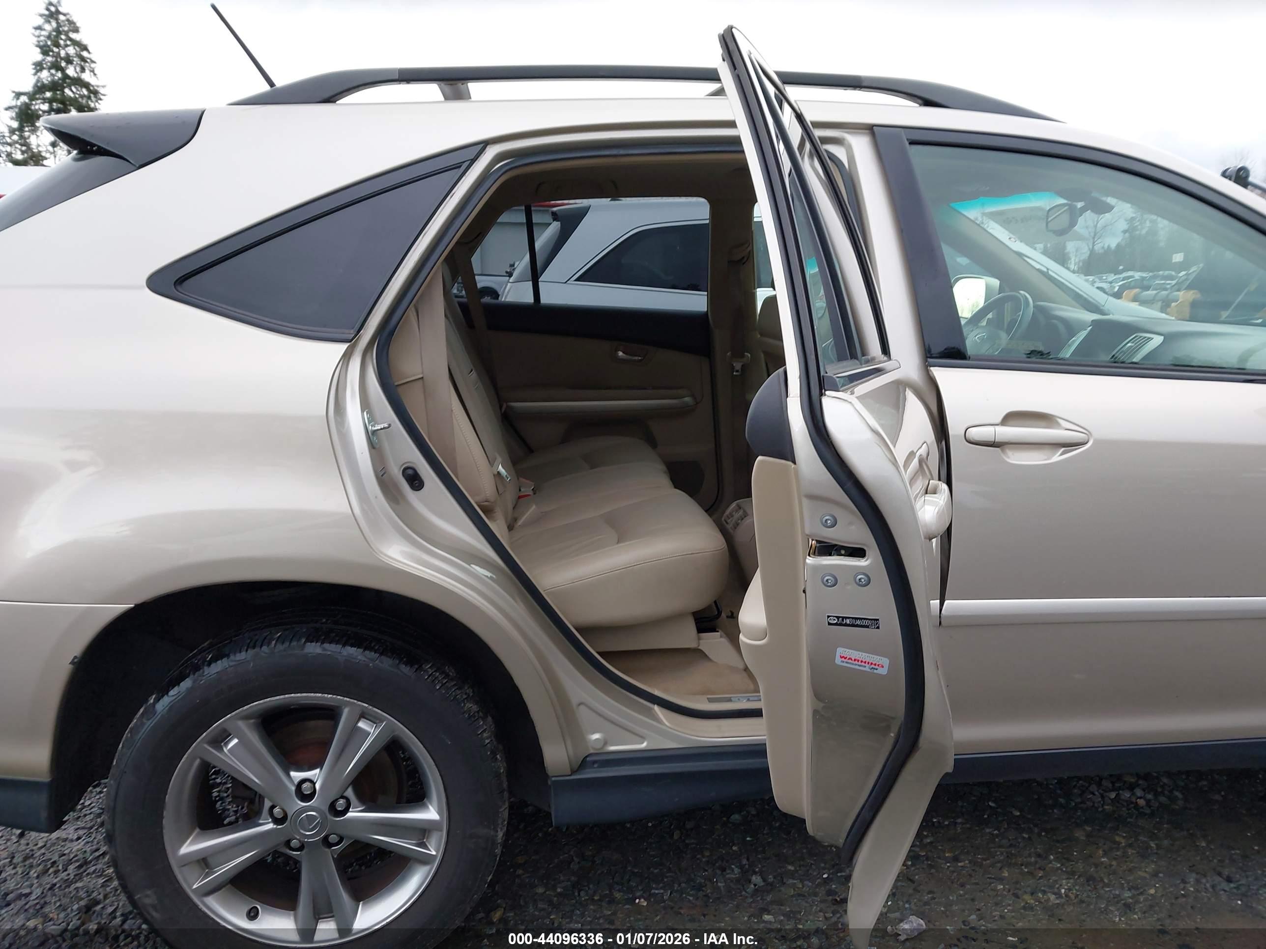LEXUS RX image 8
