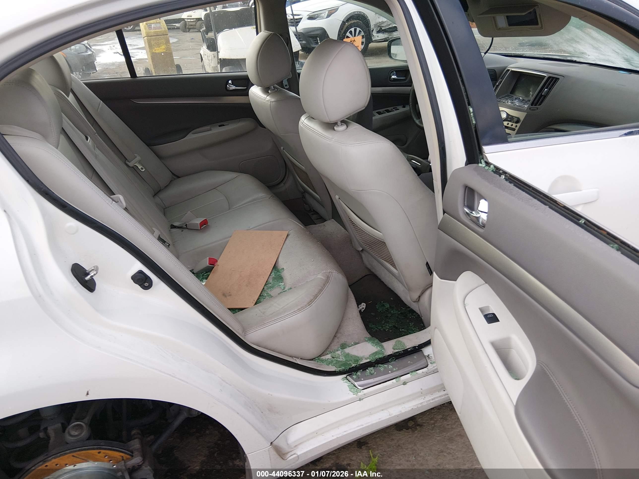 INFINITI G37 image 8