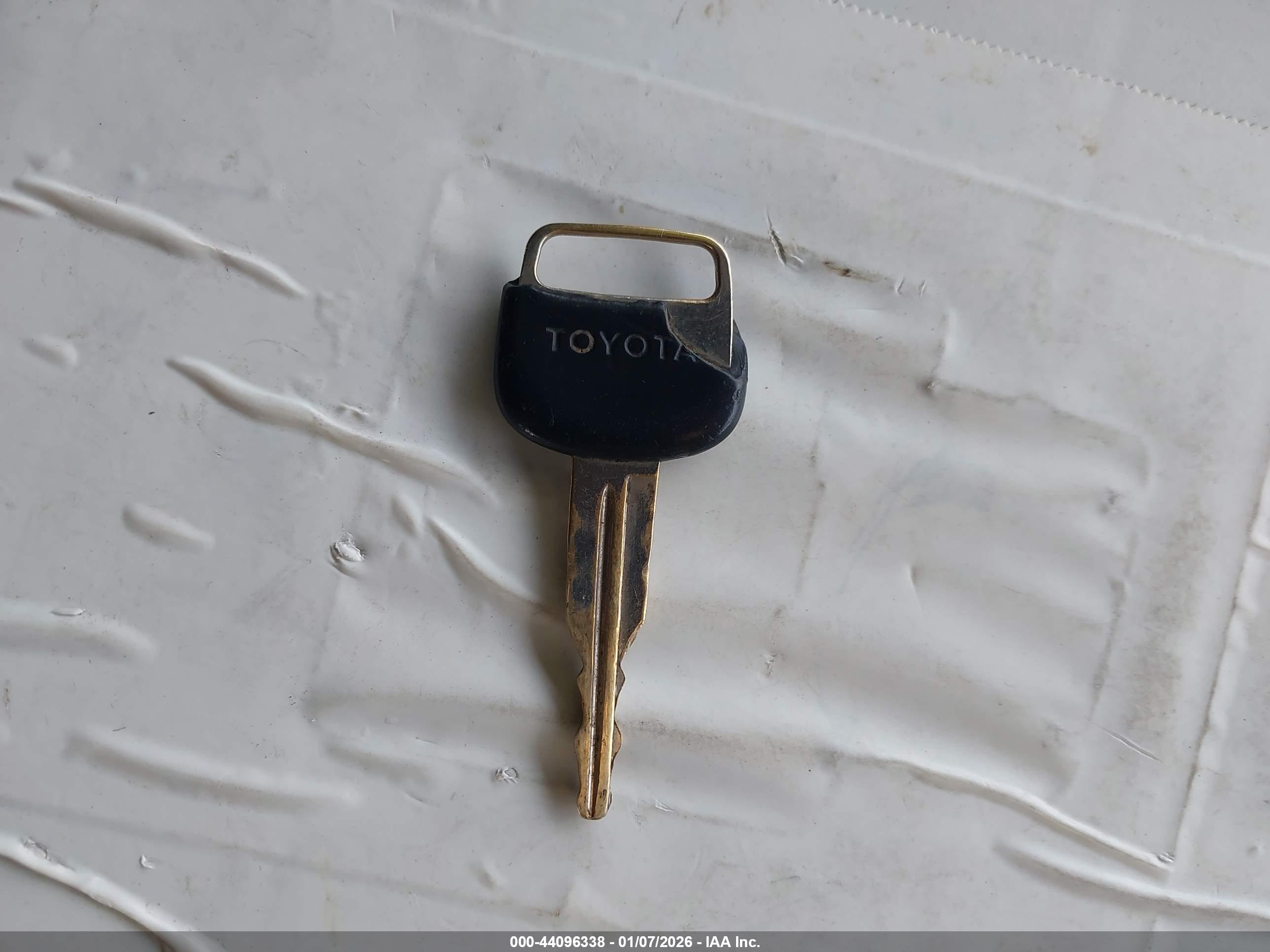 TOYOTA PREVIA image 11