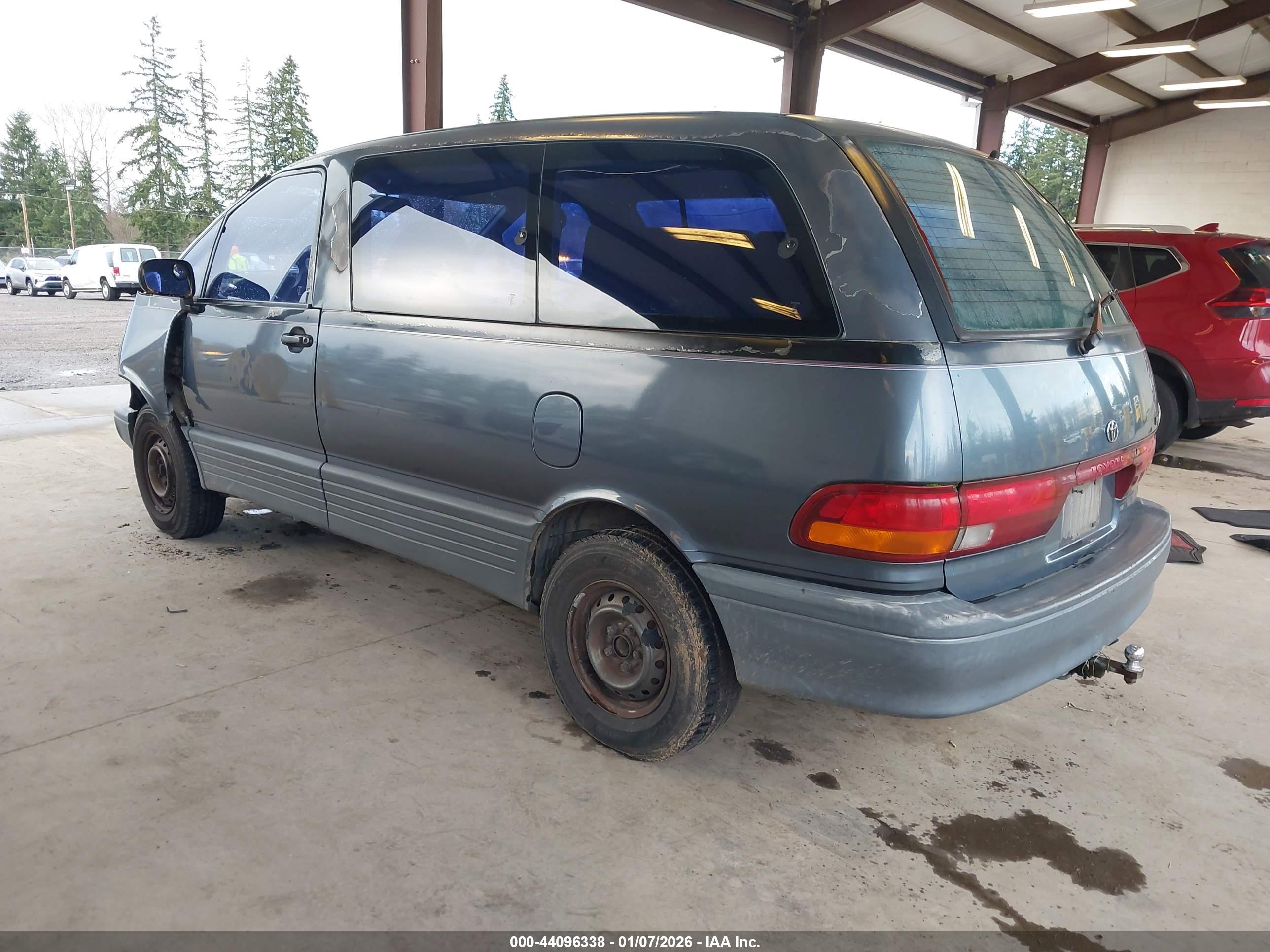 TOYOTA PREVIA image 3