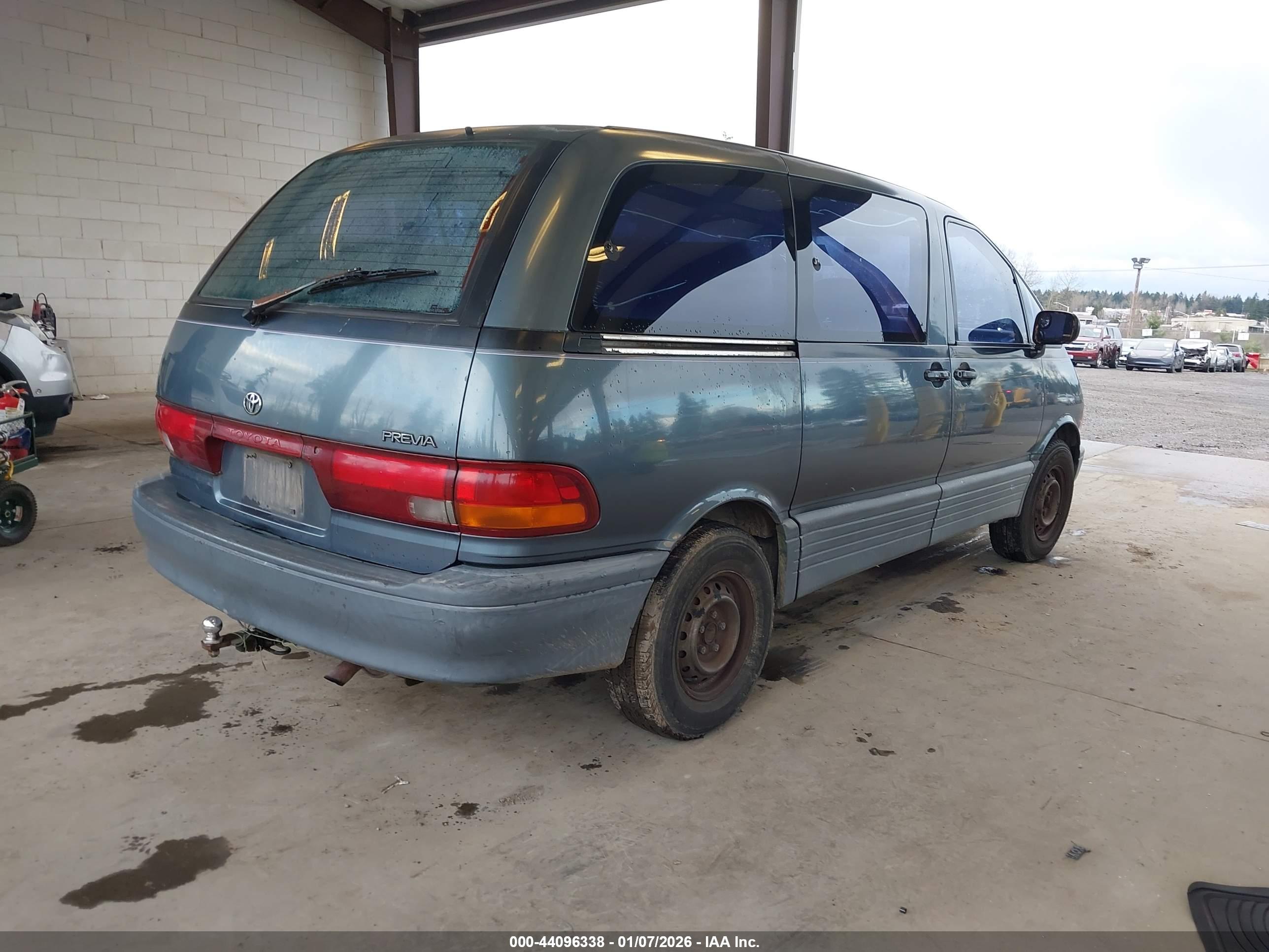 TOYOTA PREVIA image 4