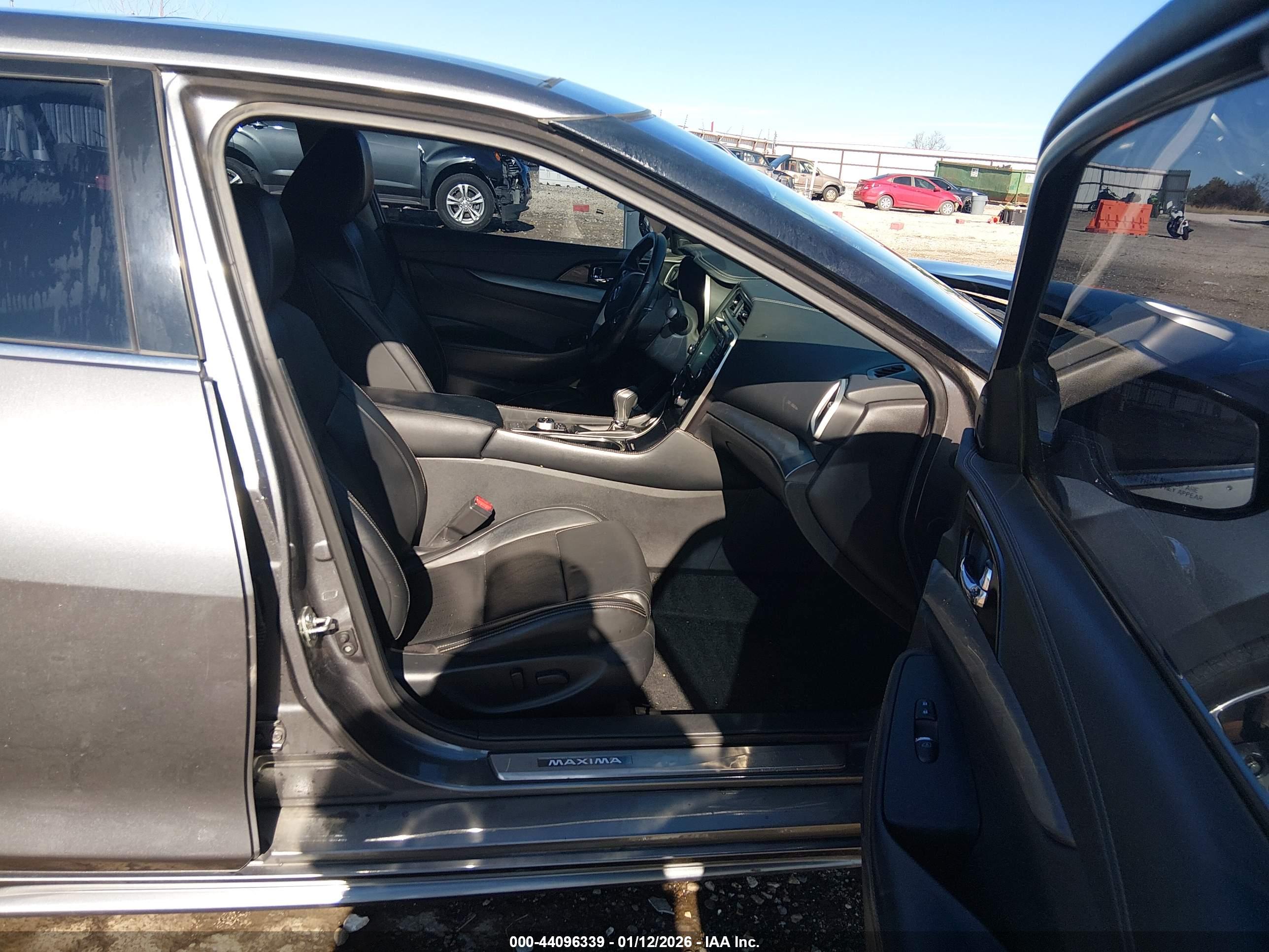 NISSAN MAXIMA image 5