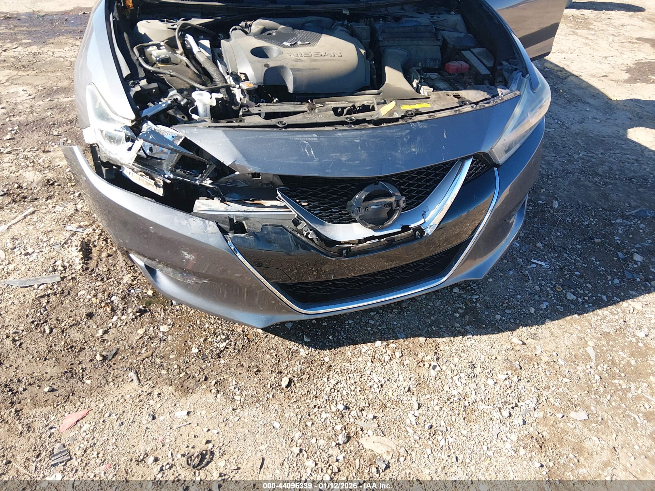 NISSAN MAXIMA image 6