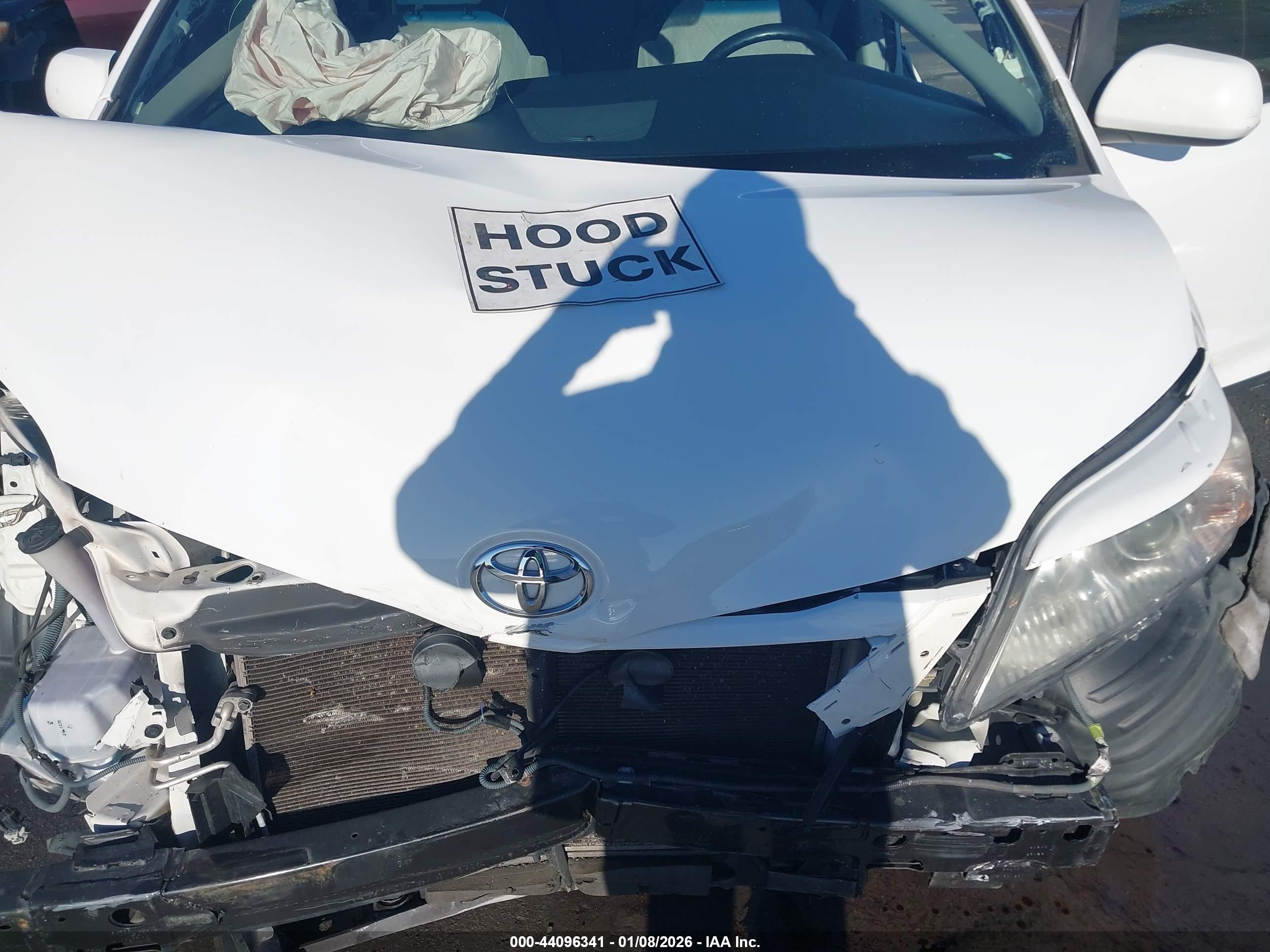 TOYOTA SIENNA image 10