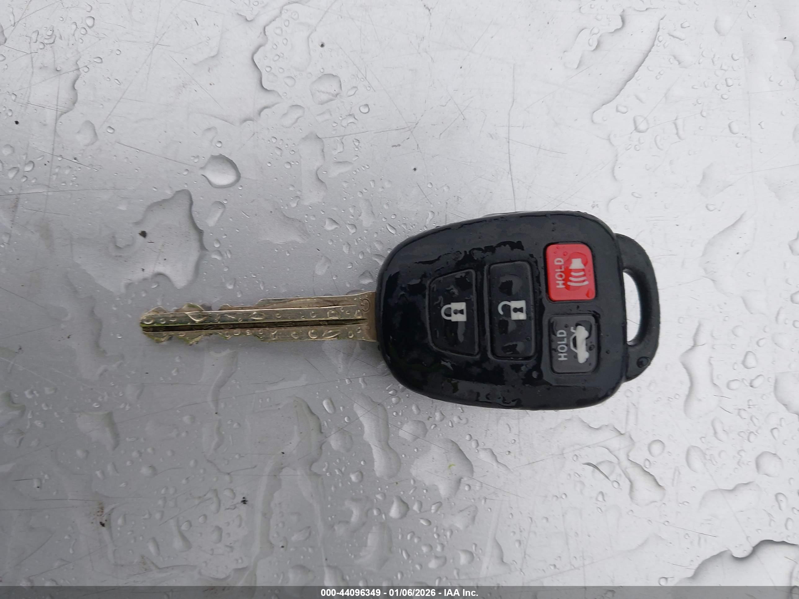 TOYOTA CAMRY image 11