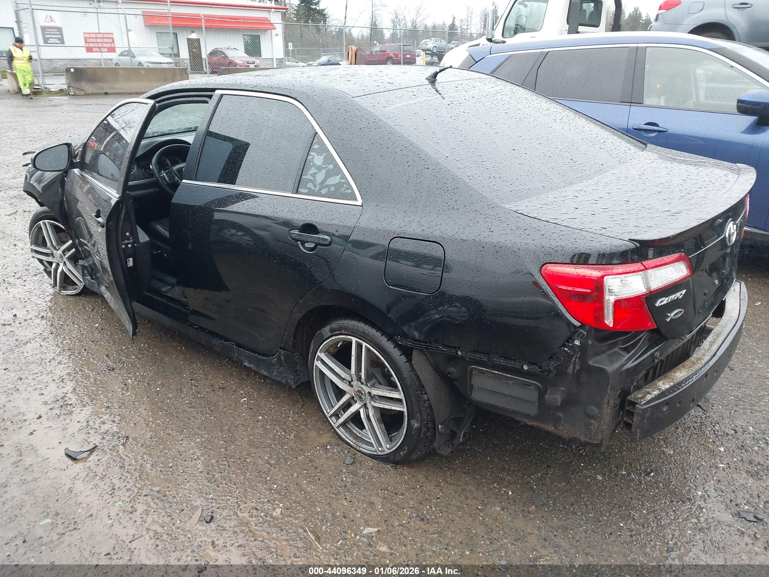 TOYOTA CAMRY image 3