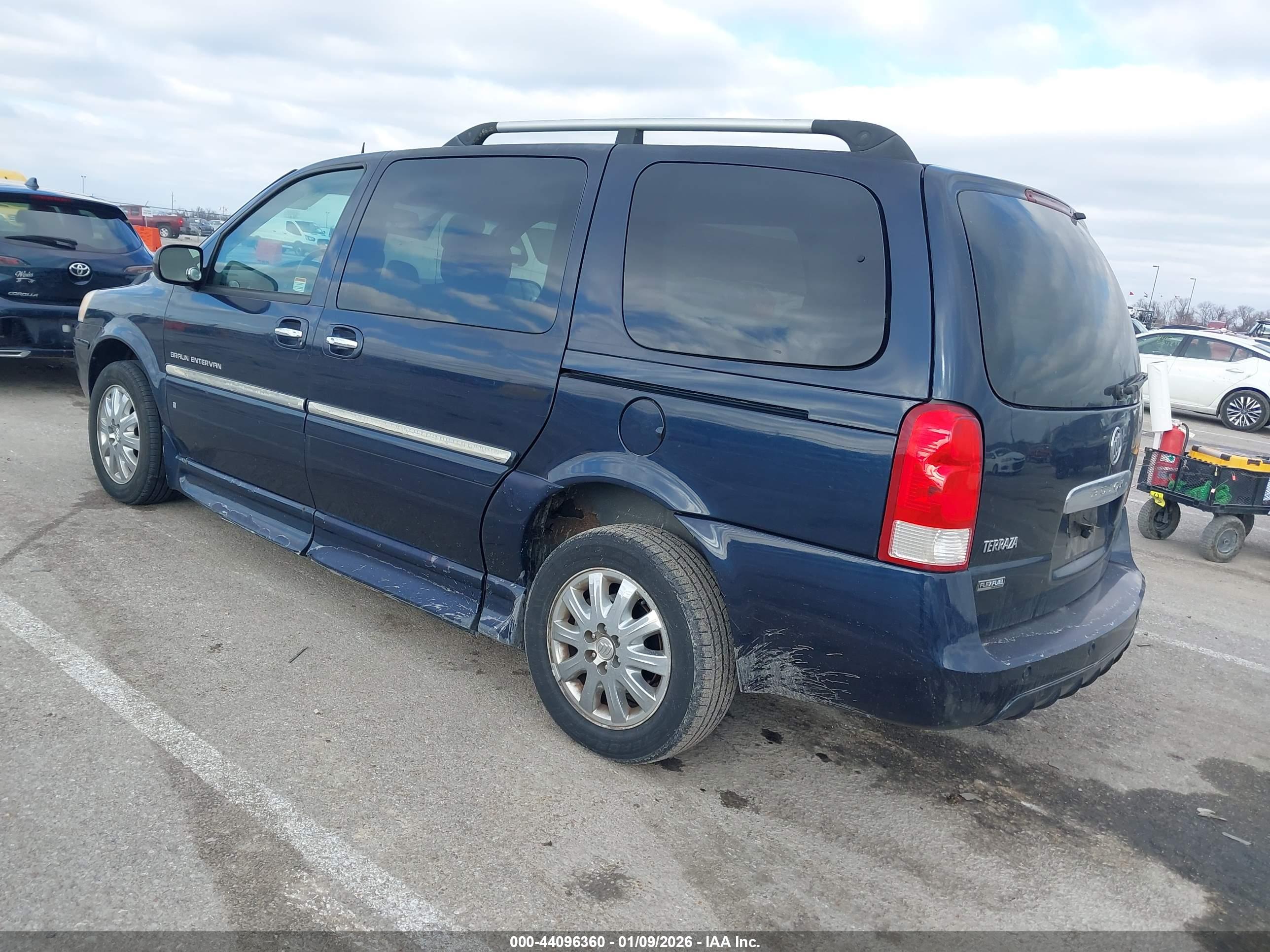 BUICK TERRAZA image 3