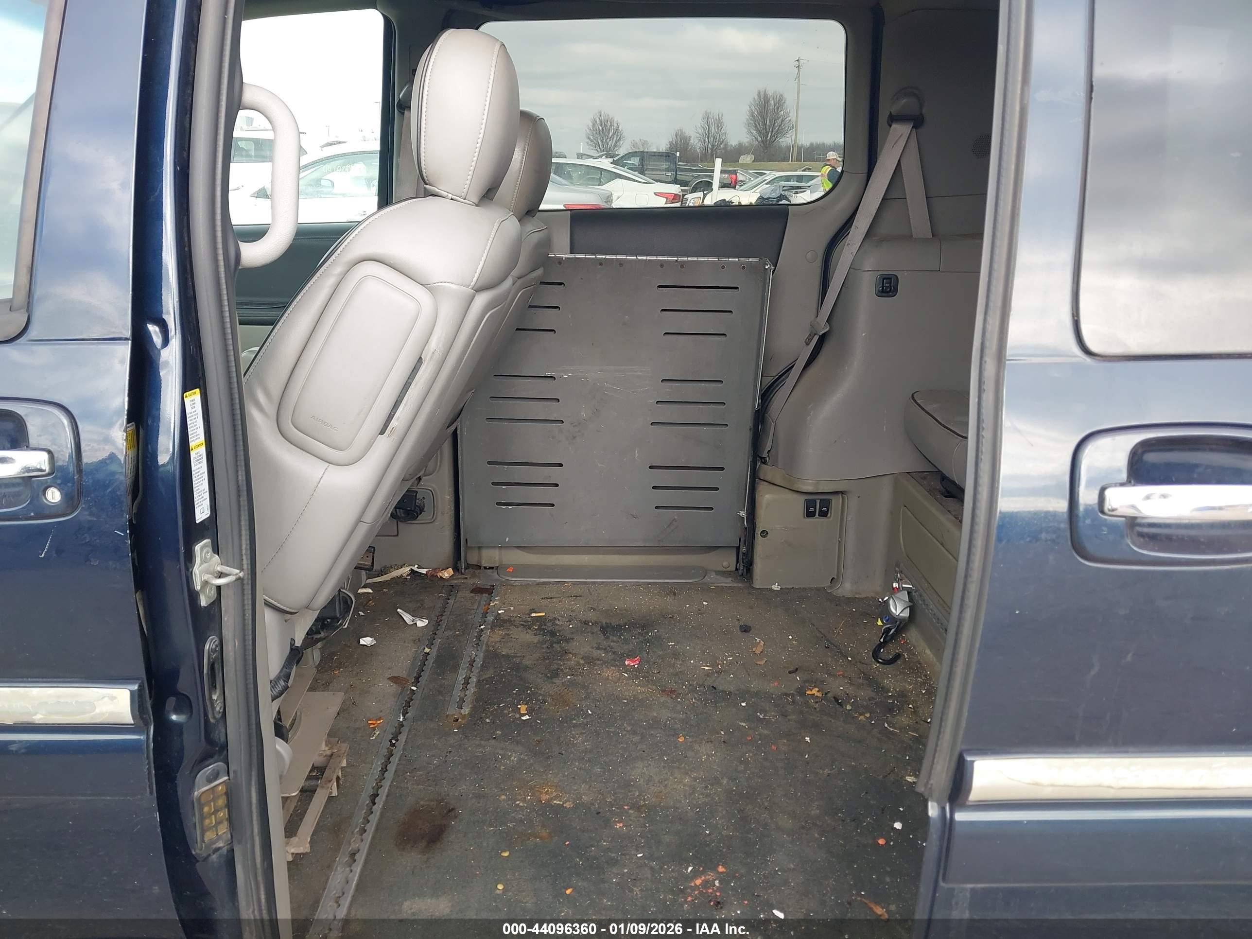 BUICK TERRAZA image 8