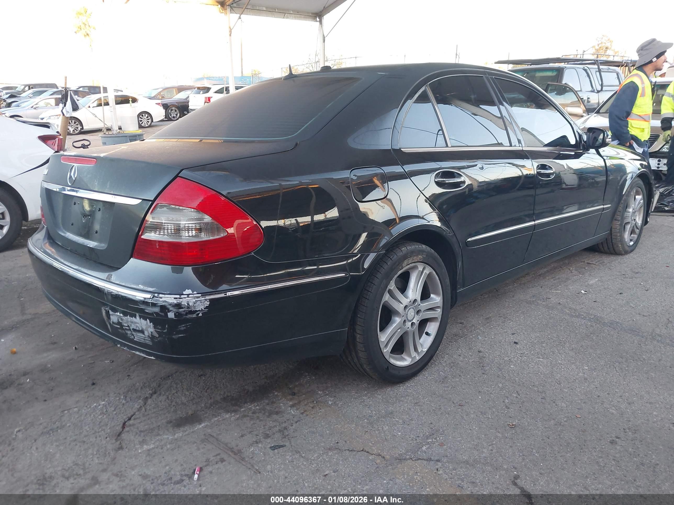 MERCEDES-BENZ E image 4