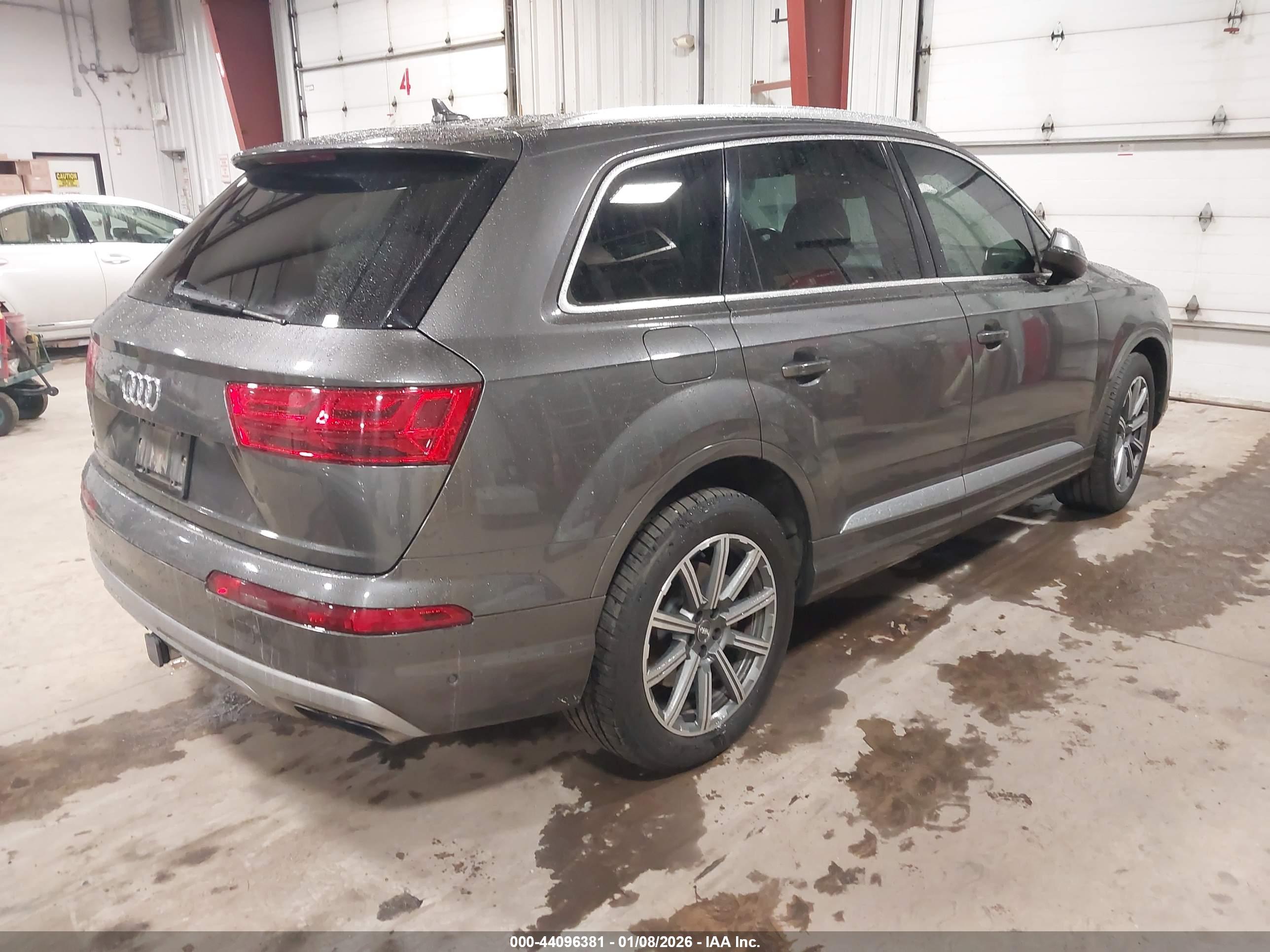 AUDI Q7 image 4