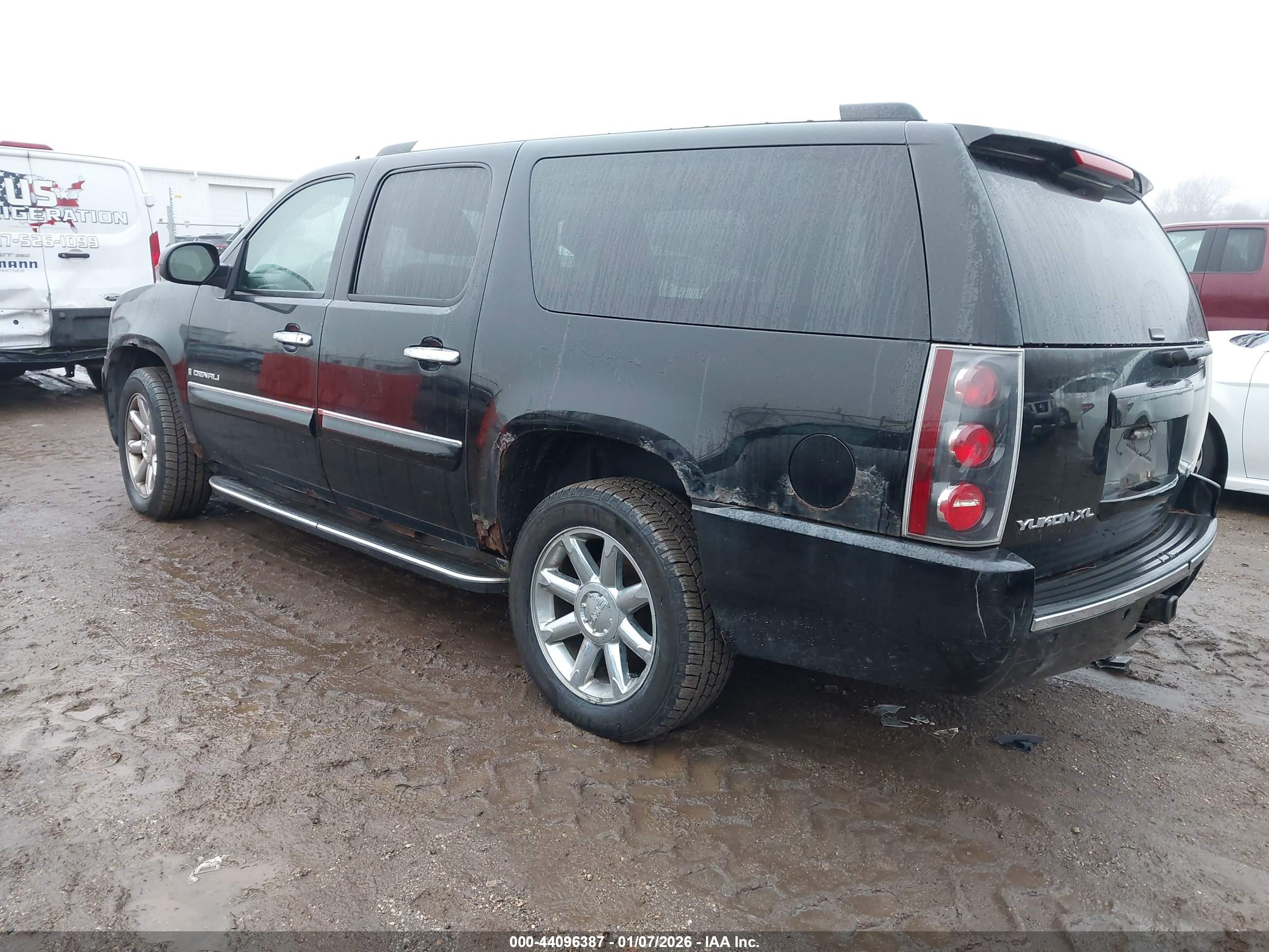 GMC YUKON image 3