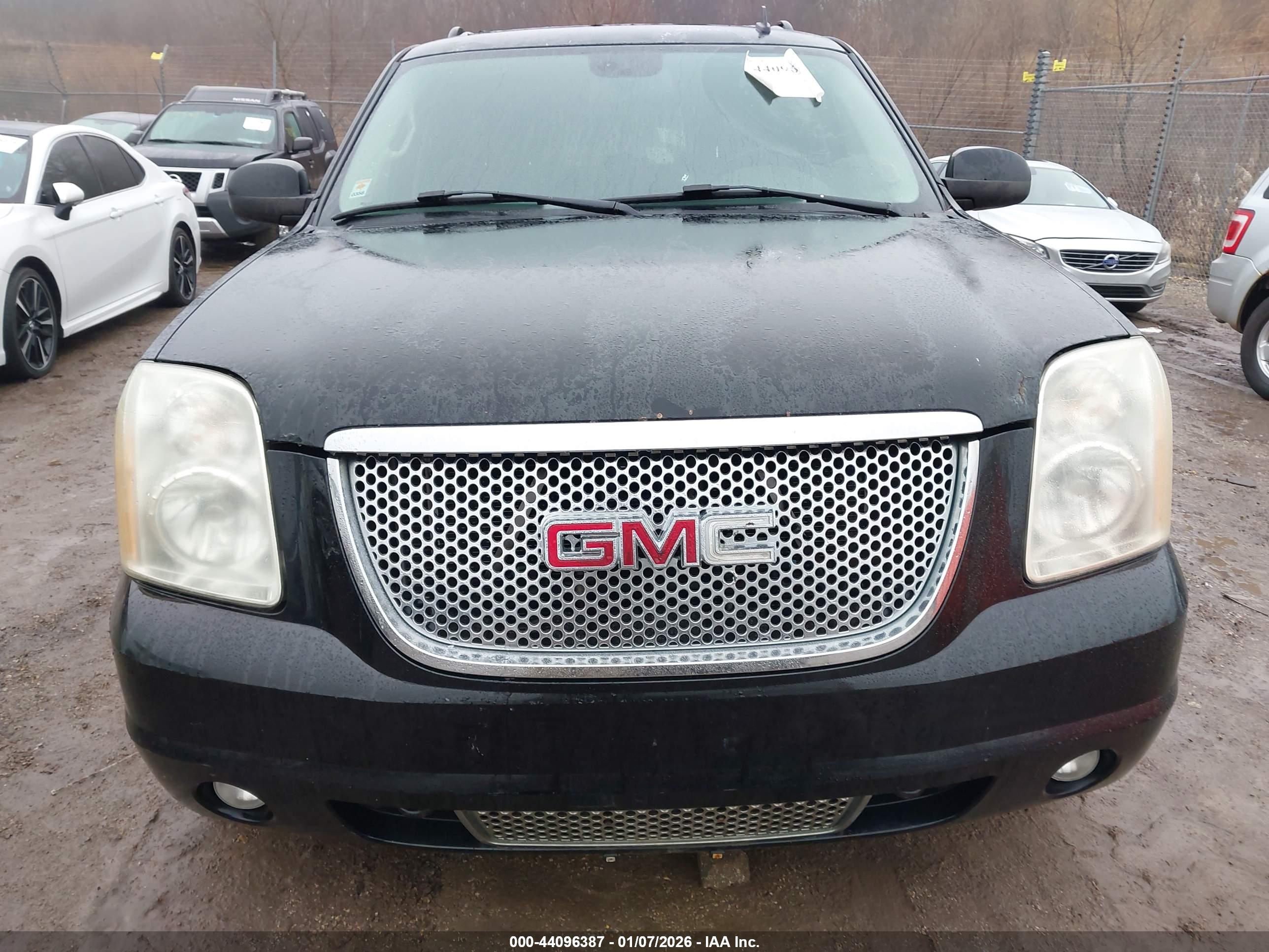 GMC YUKON image 6
