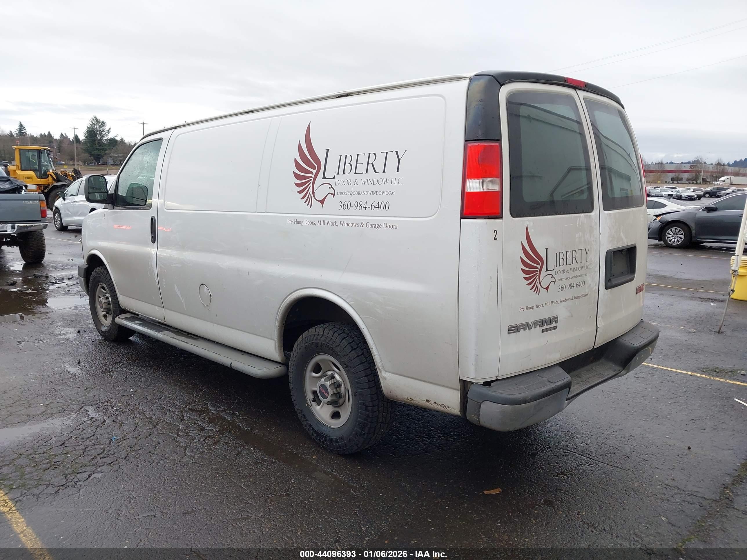 GMC SAVANA image 3