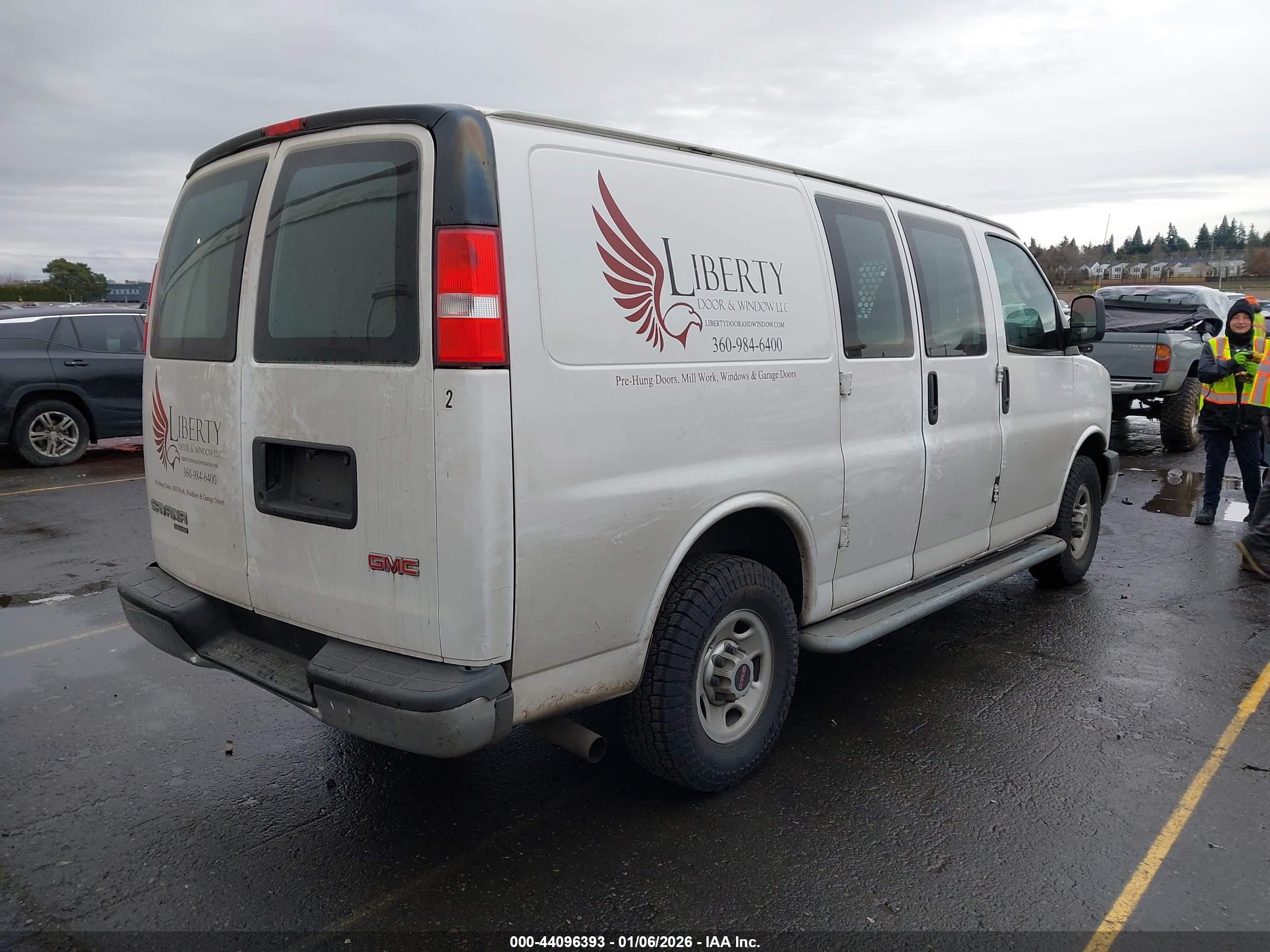 GMC SAVANA image 4