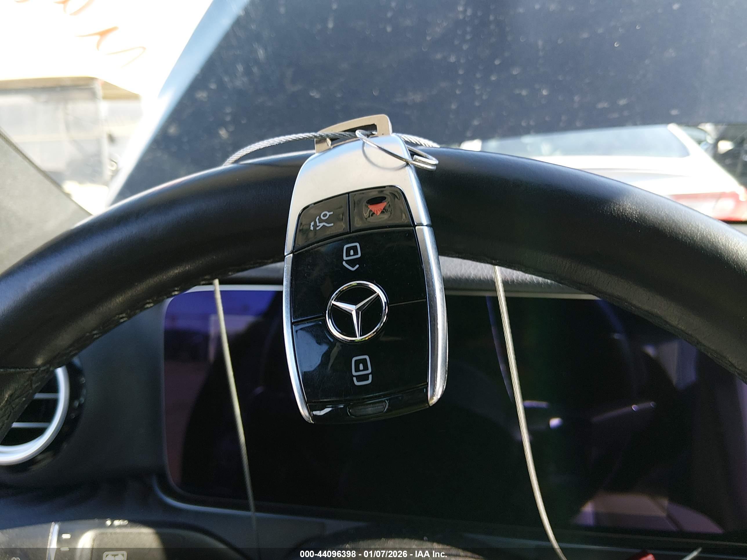 MERCEDES-BENZ E image 11