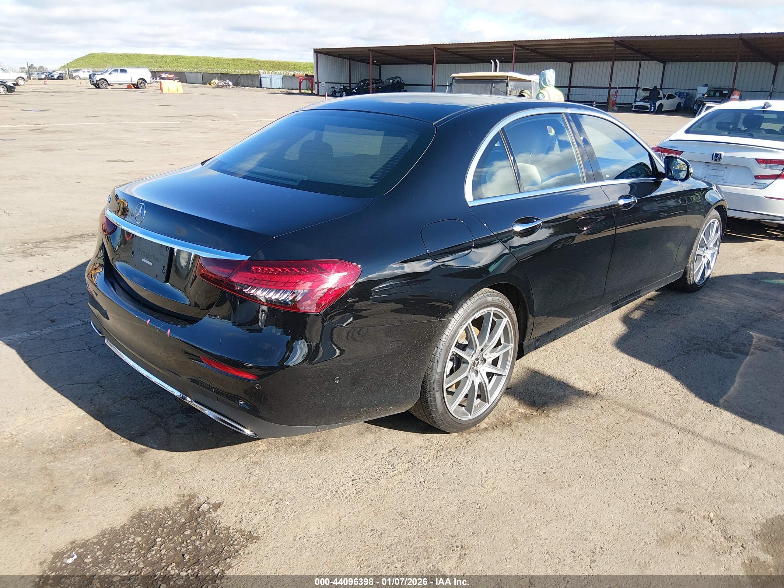 MERCEDES-BENZ E image 4