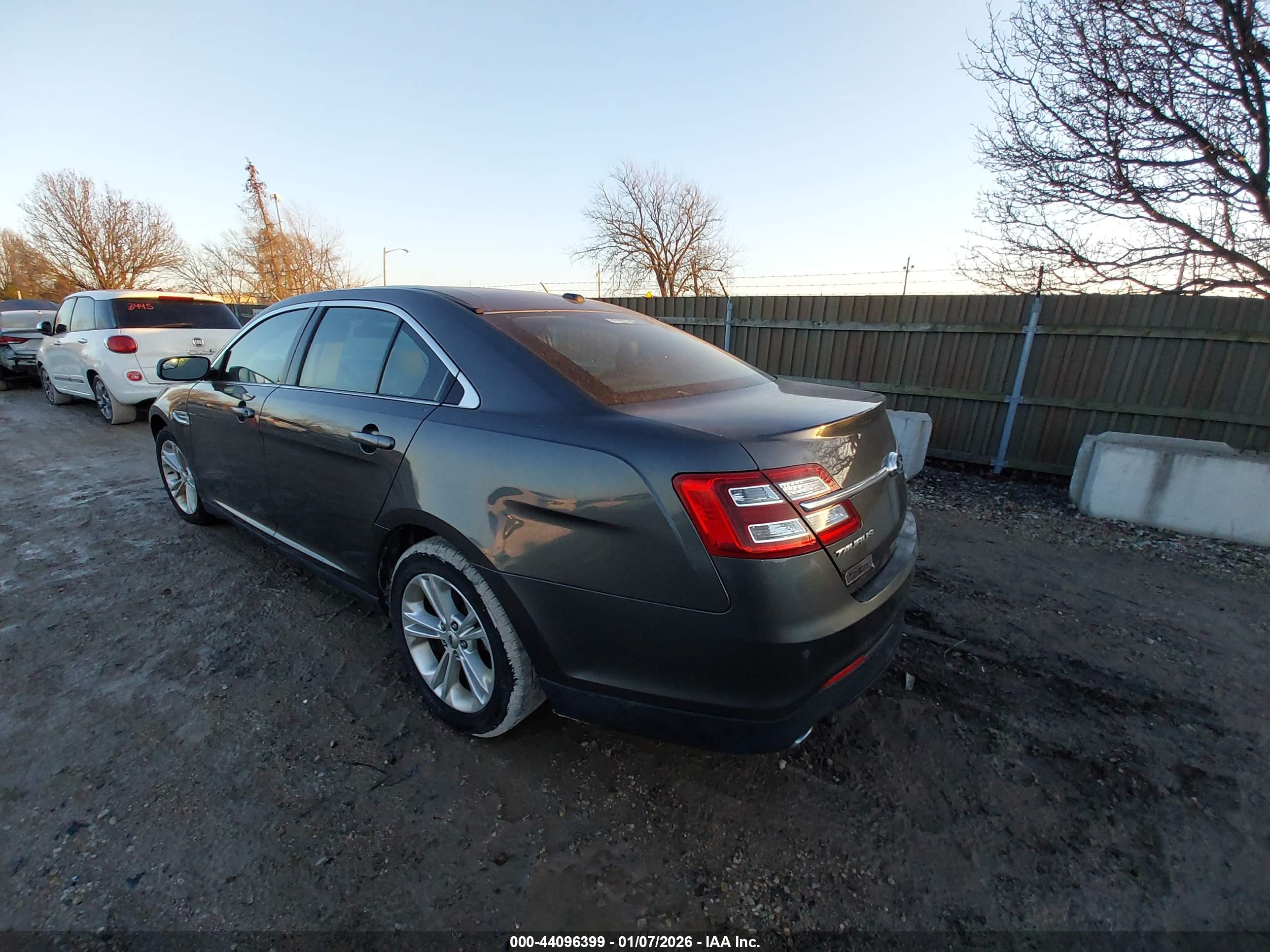 FORD TAURUS image 3