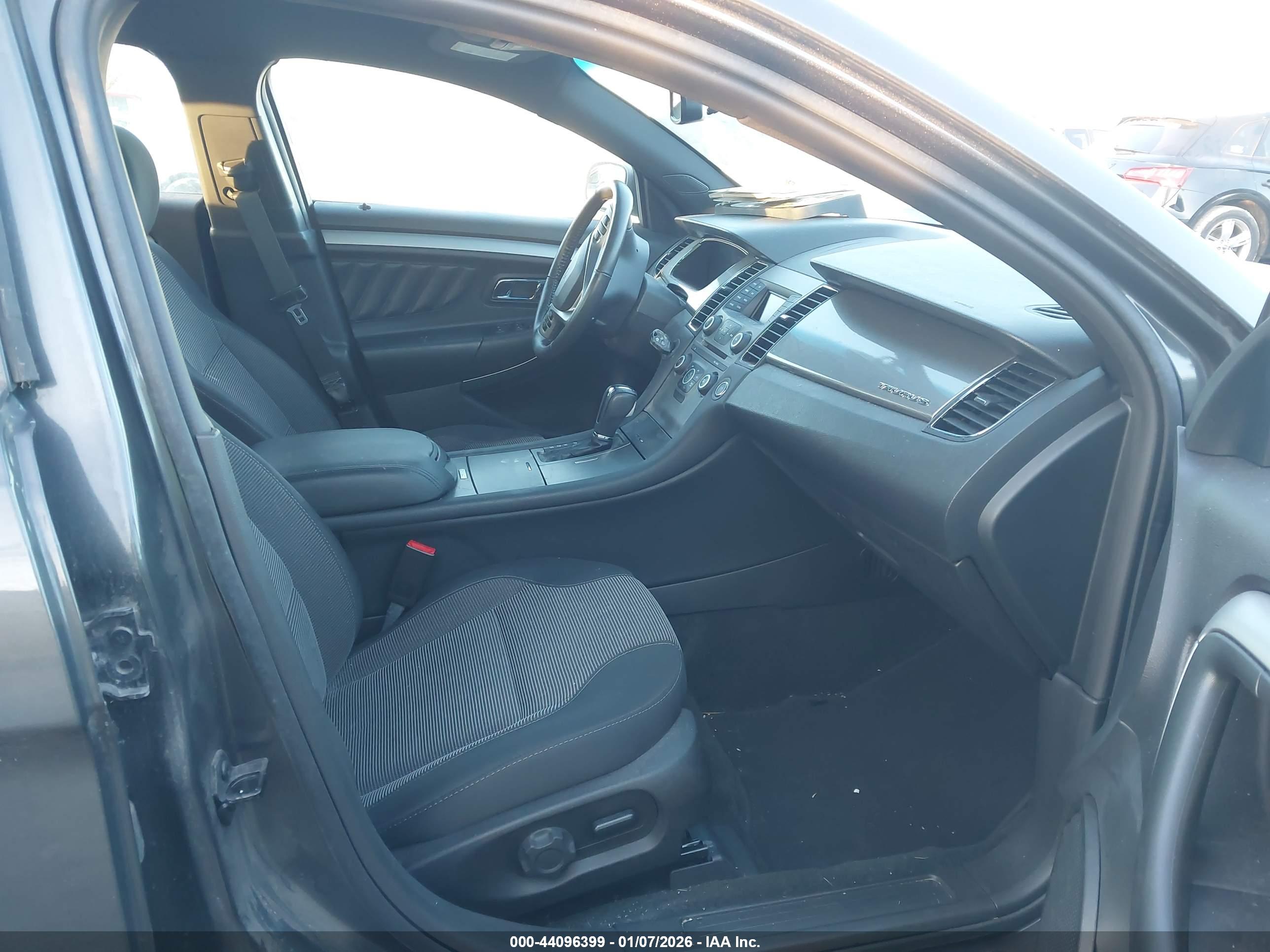 FORD TAURUS image 5