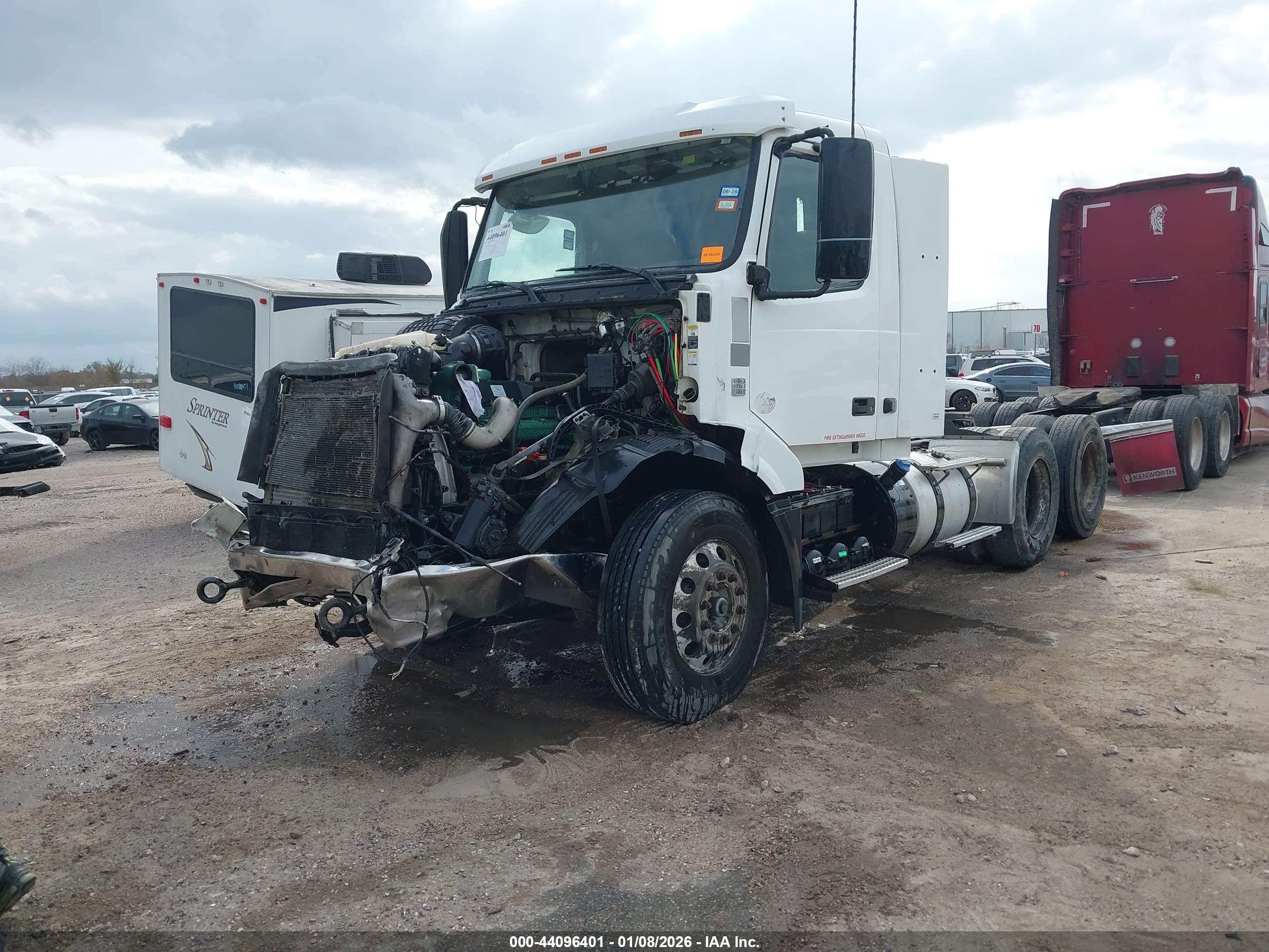 VOLVO VN image 2