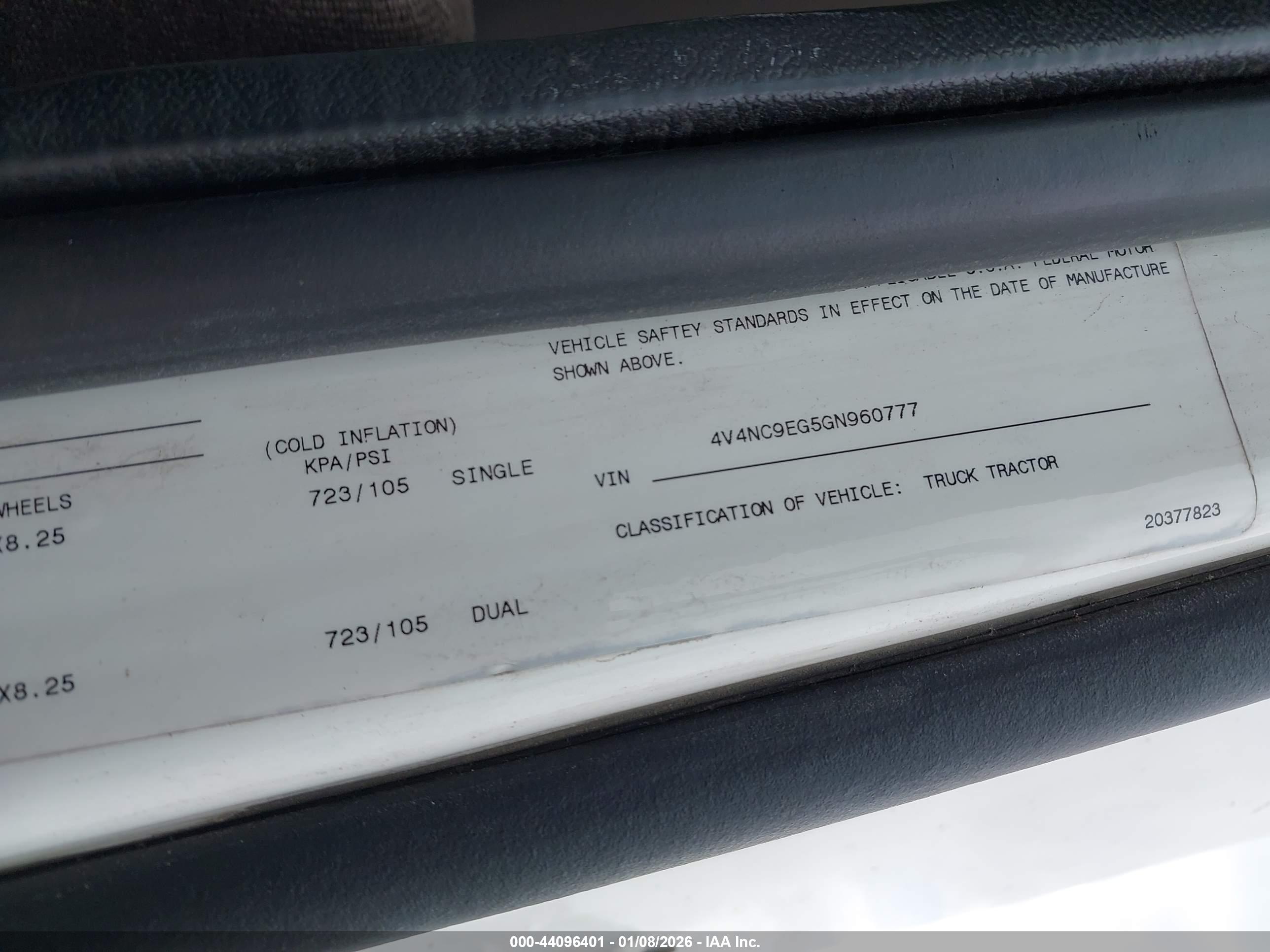 VOLVO VN image 9
