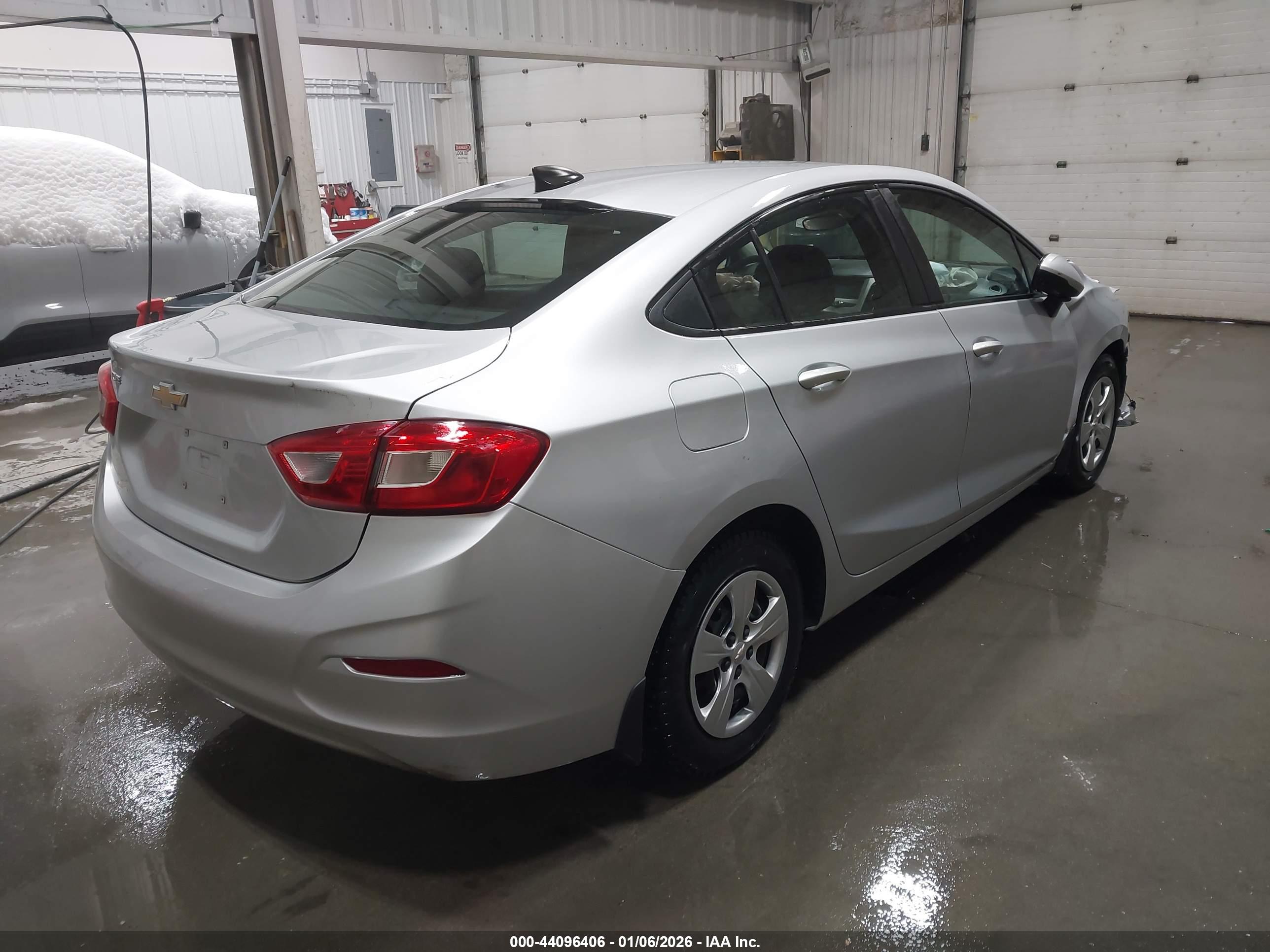 CHEVROLET CRUZE image 4