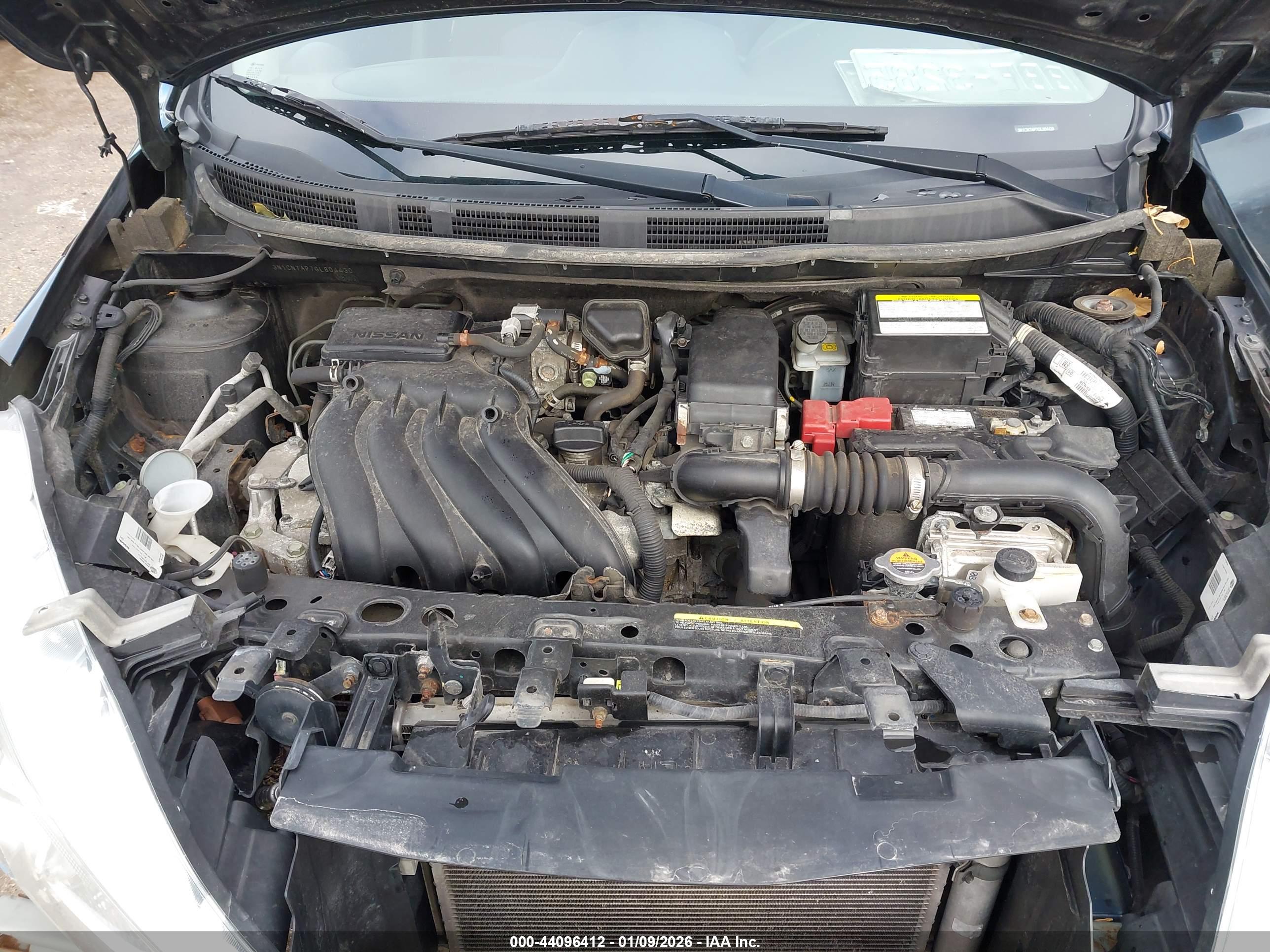 NISSAN VERSA image 10
