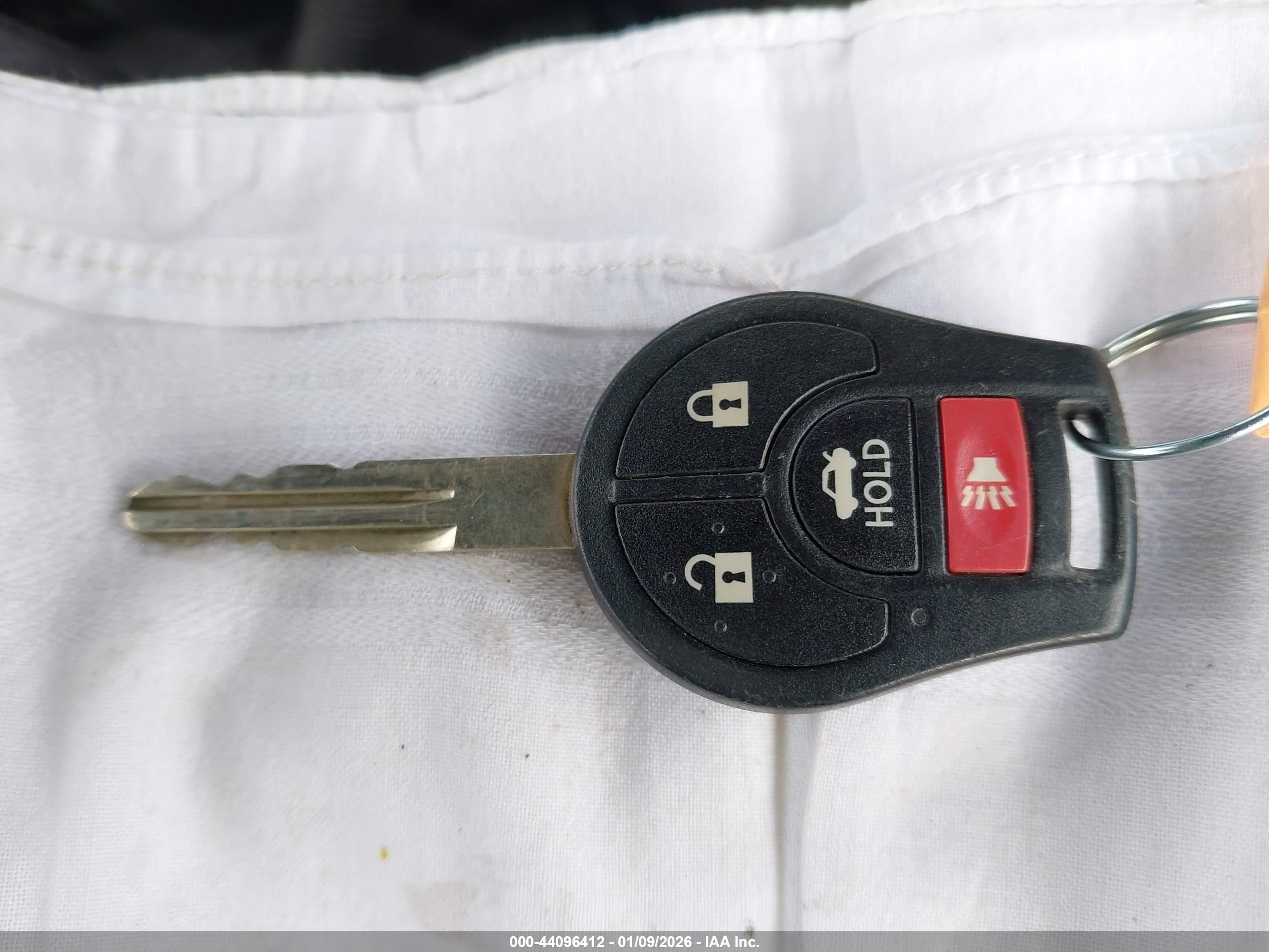 NISSAN VERSA image 11