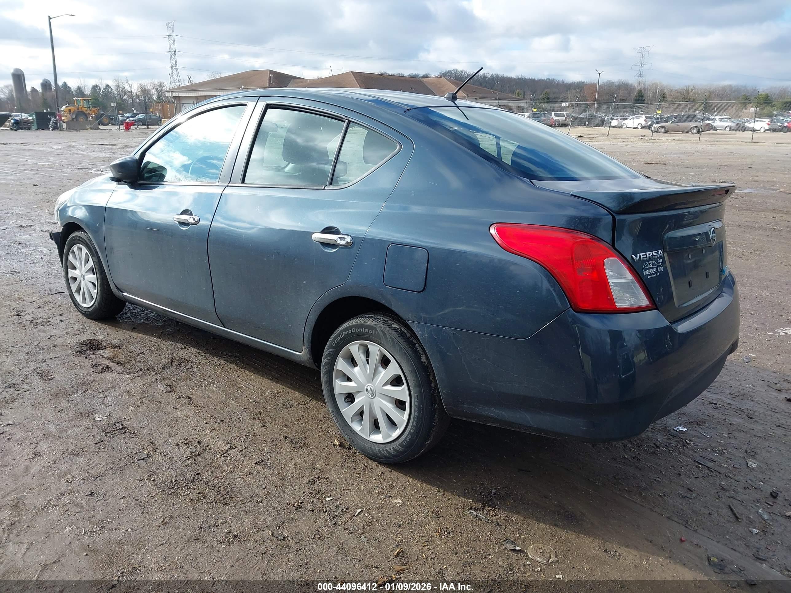 NISSAN VERSA image 3