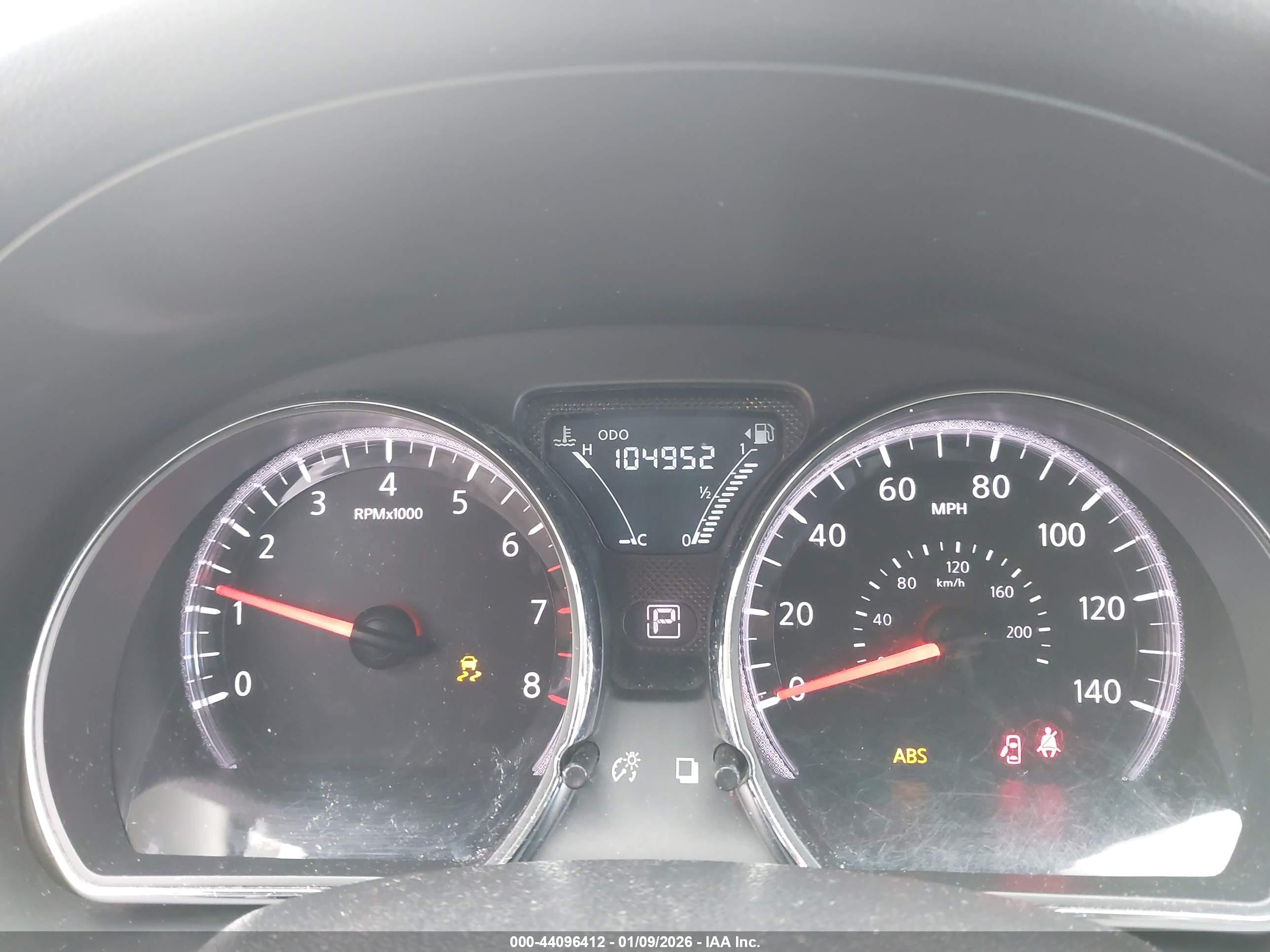 NISSAN VERSA image 7
