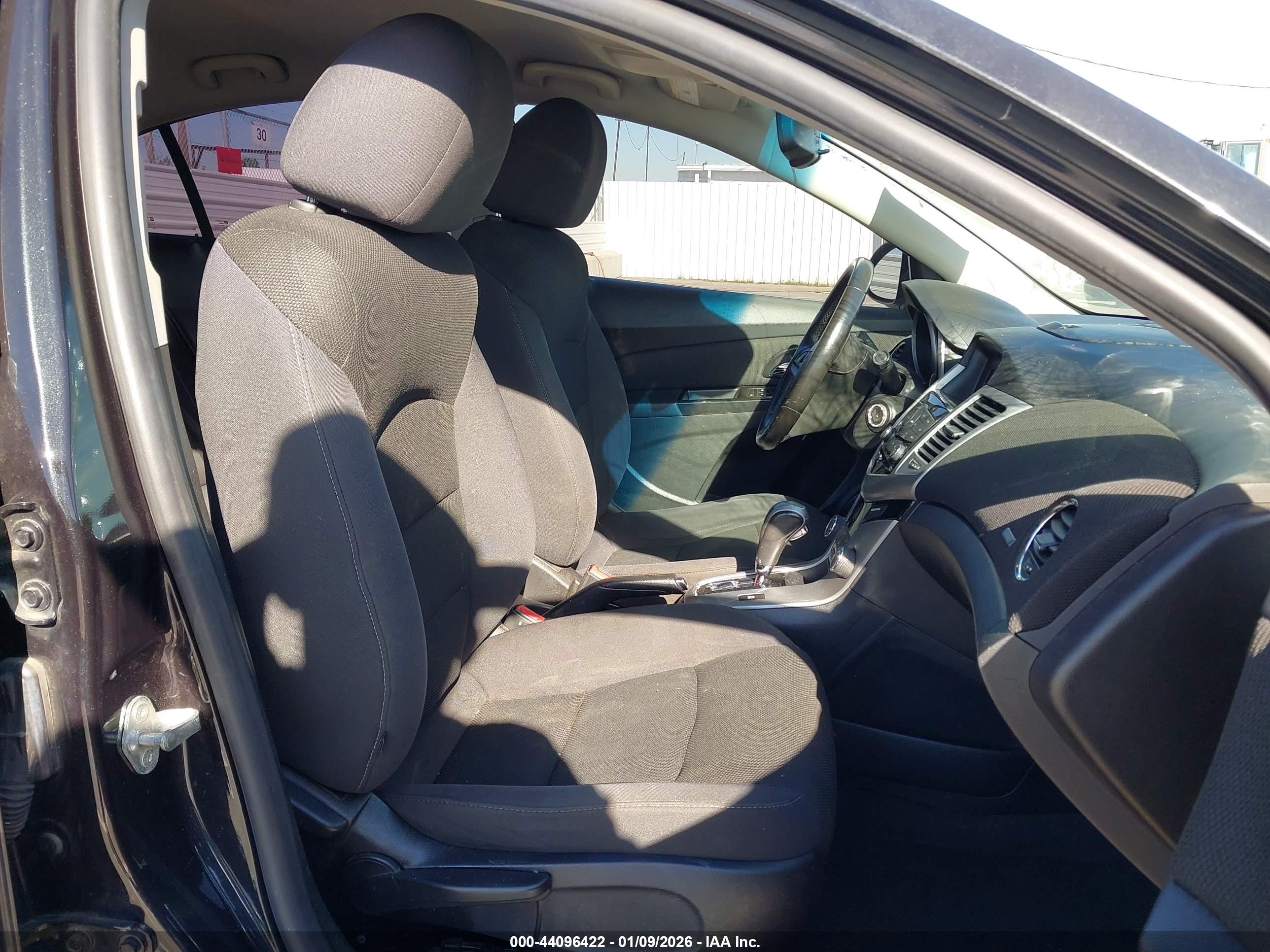 CHEVROLET CRUZE image 5