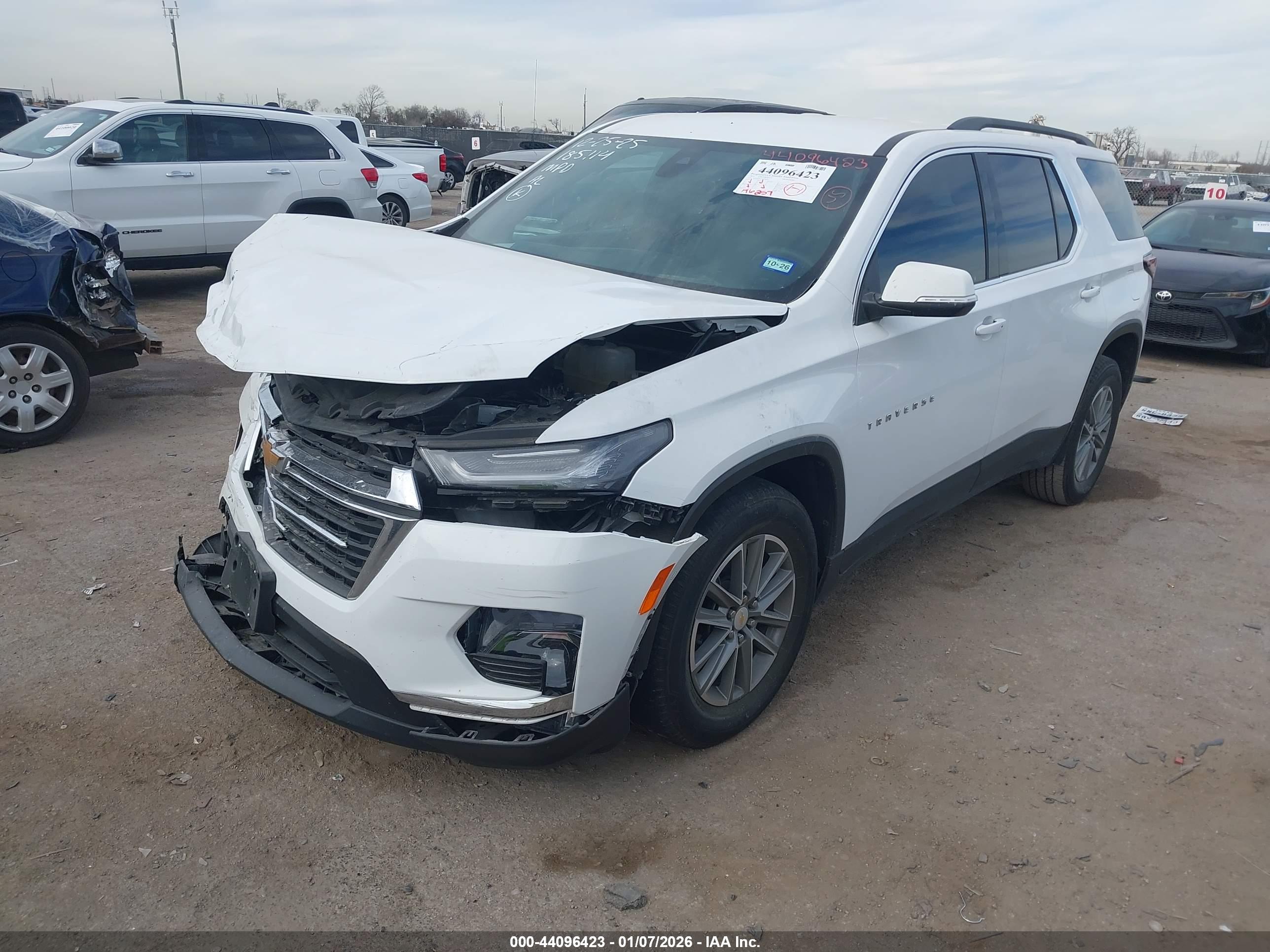CHEVROLET TRAVERSE image 2