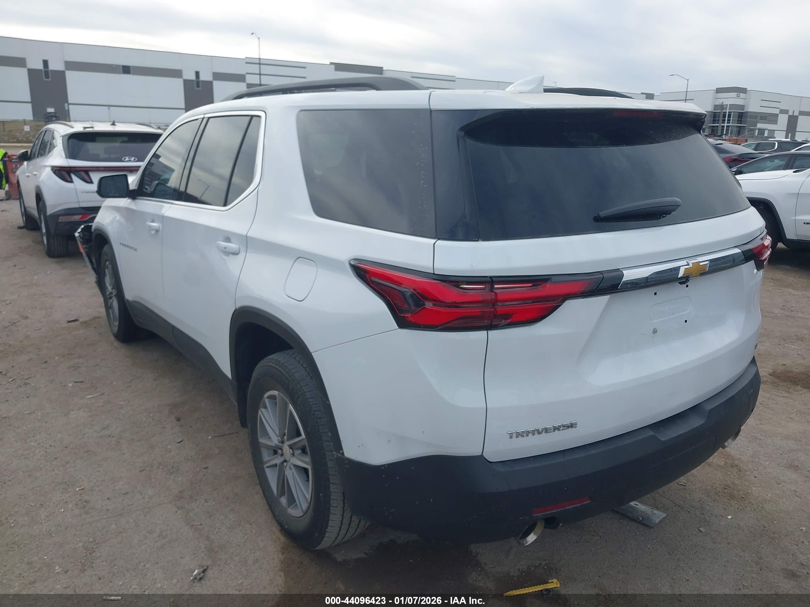 CHEVROLET TRAVERSE image 3