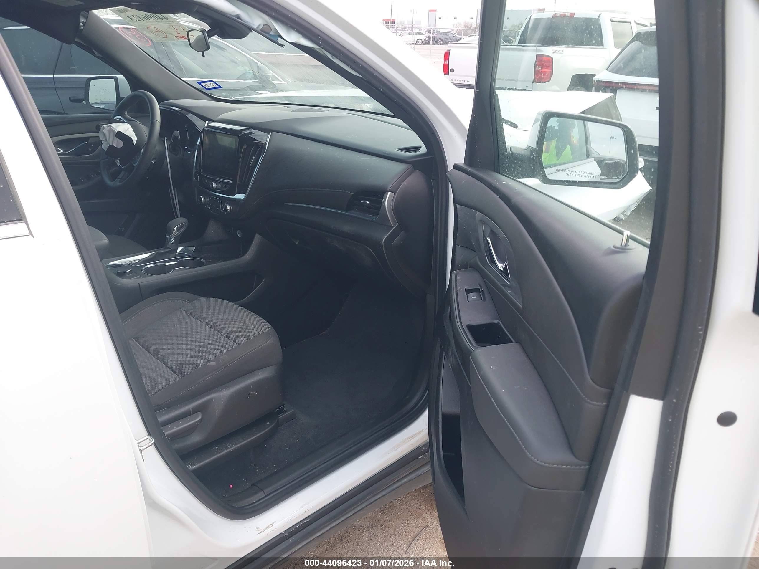 CHEVROLET TRAVERSE image 5