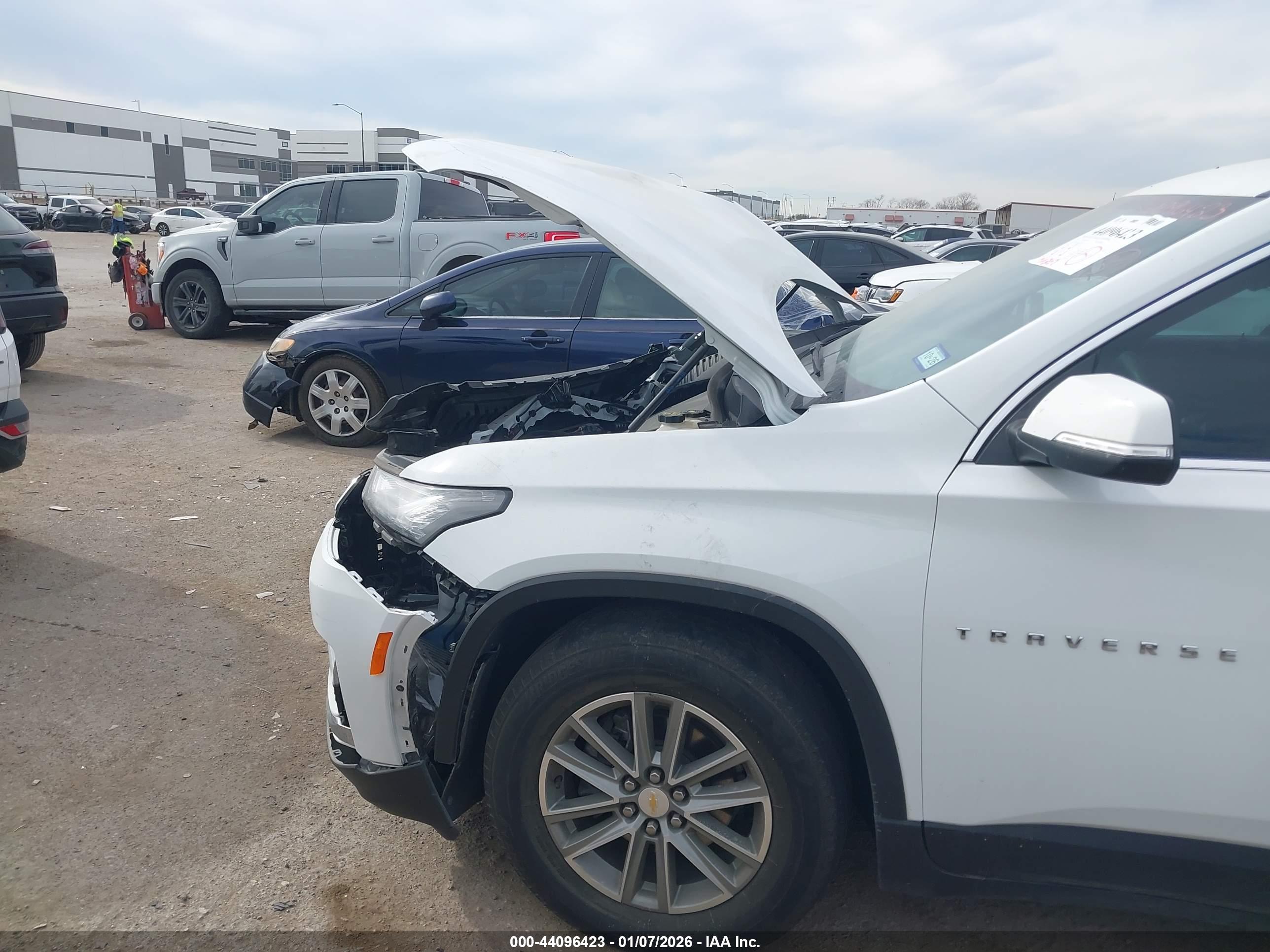 CHEVROLET TRAVERSE image 6