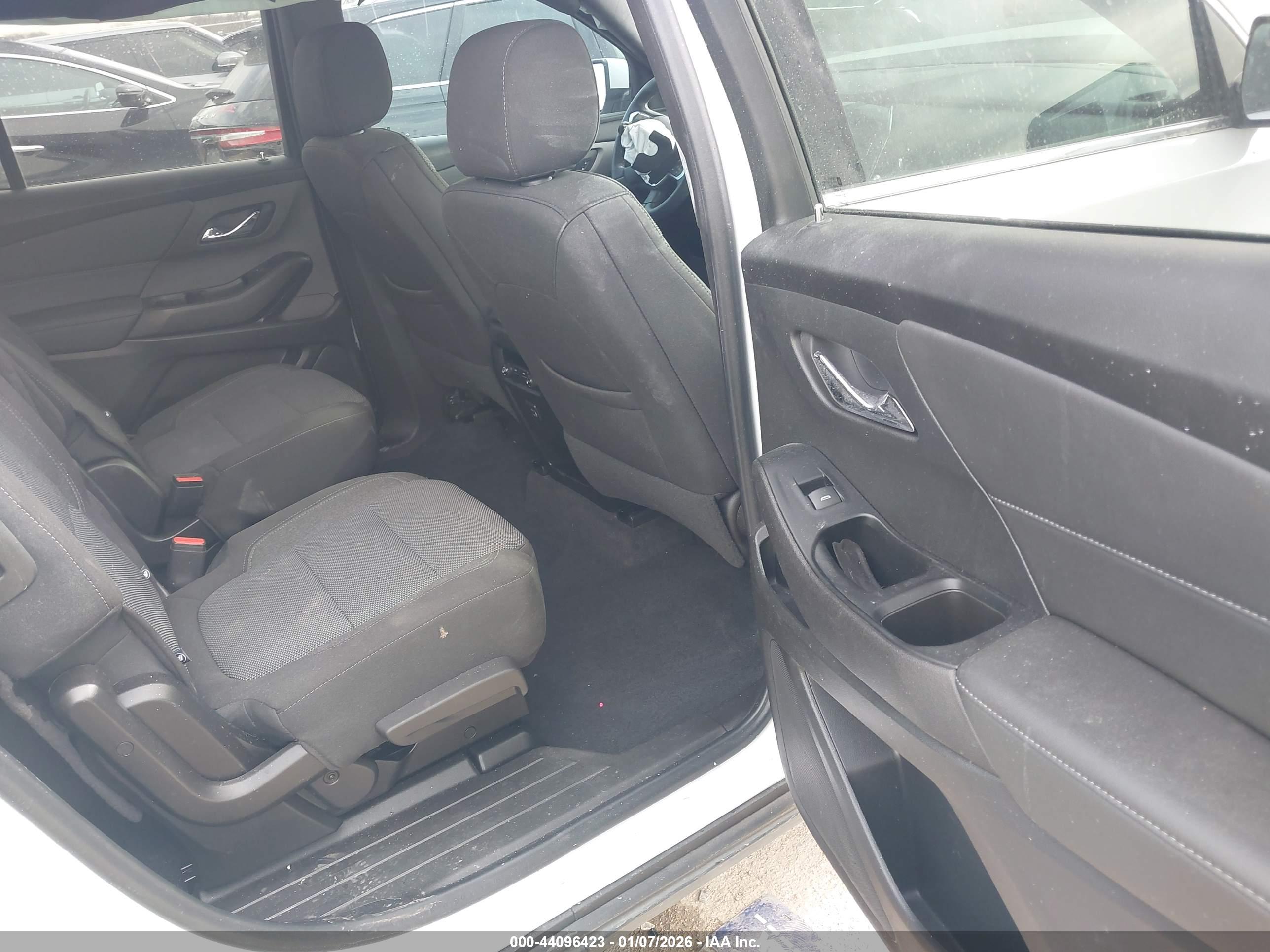 CHEVROLET TRAVERSE image 8