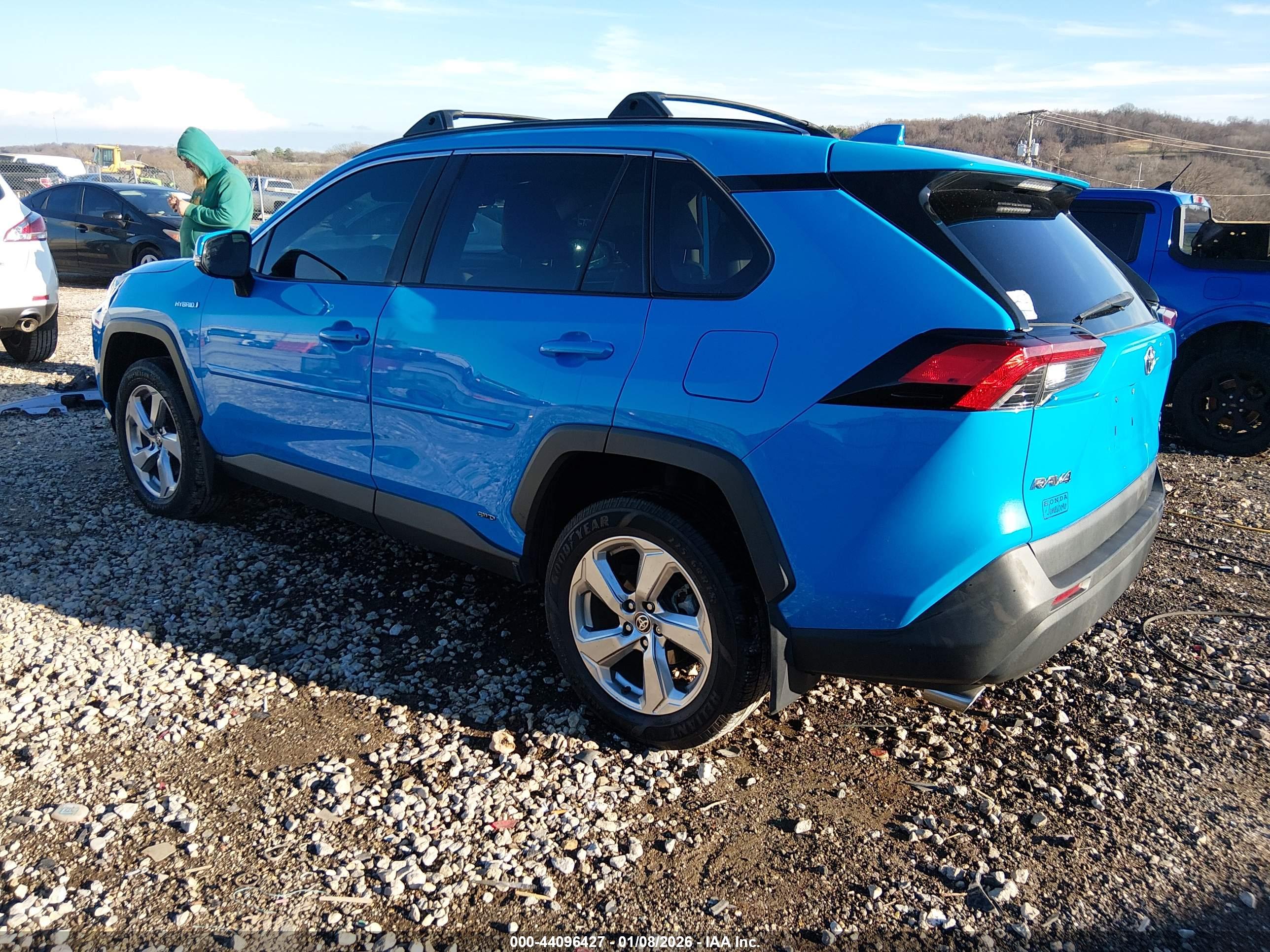 TOYOTA RAV4 image 3