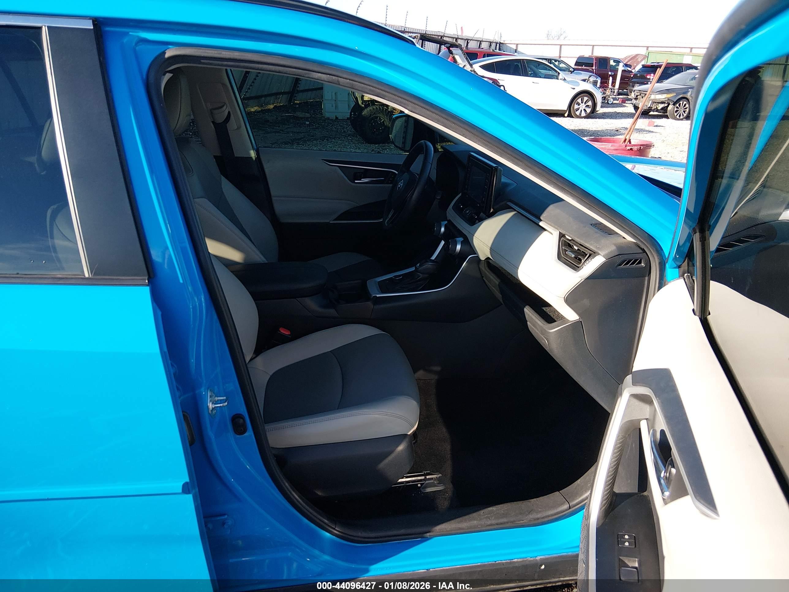 TOYOTA RAV4 image 5