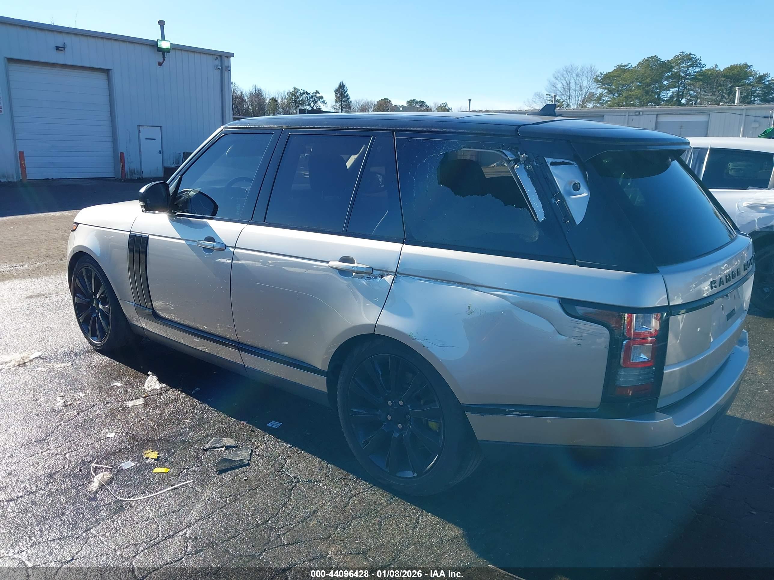 LAND ROVER image 6