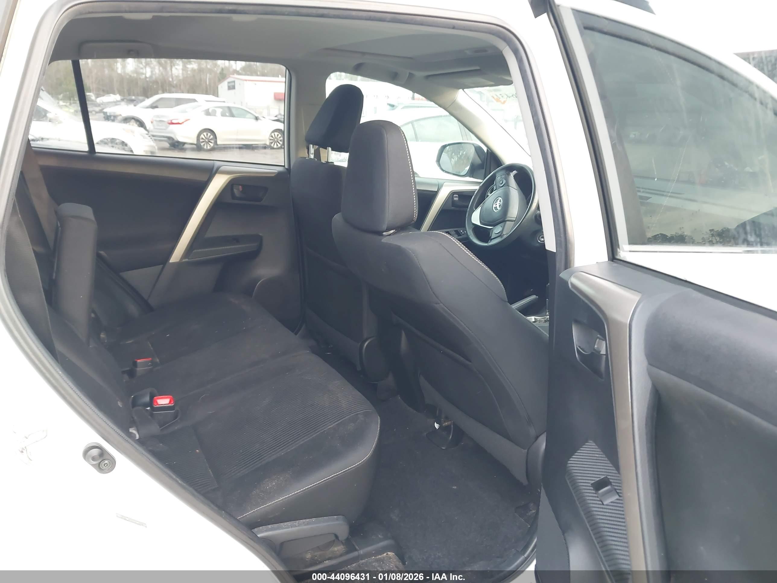 TOYOTA RAV4 image 8